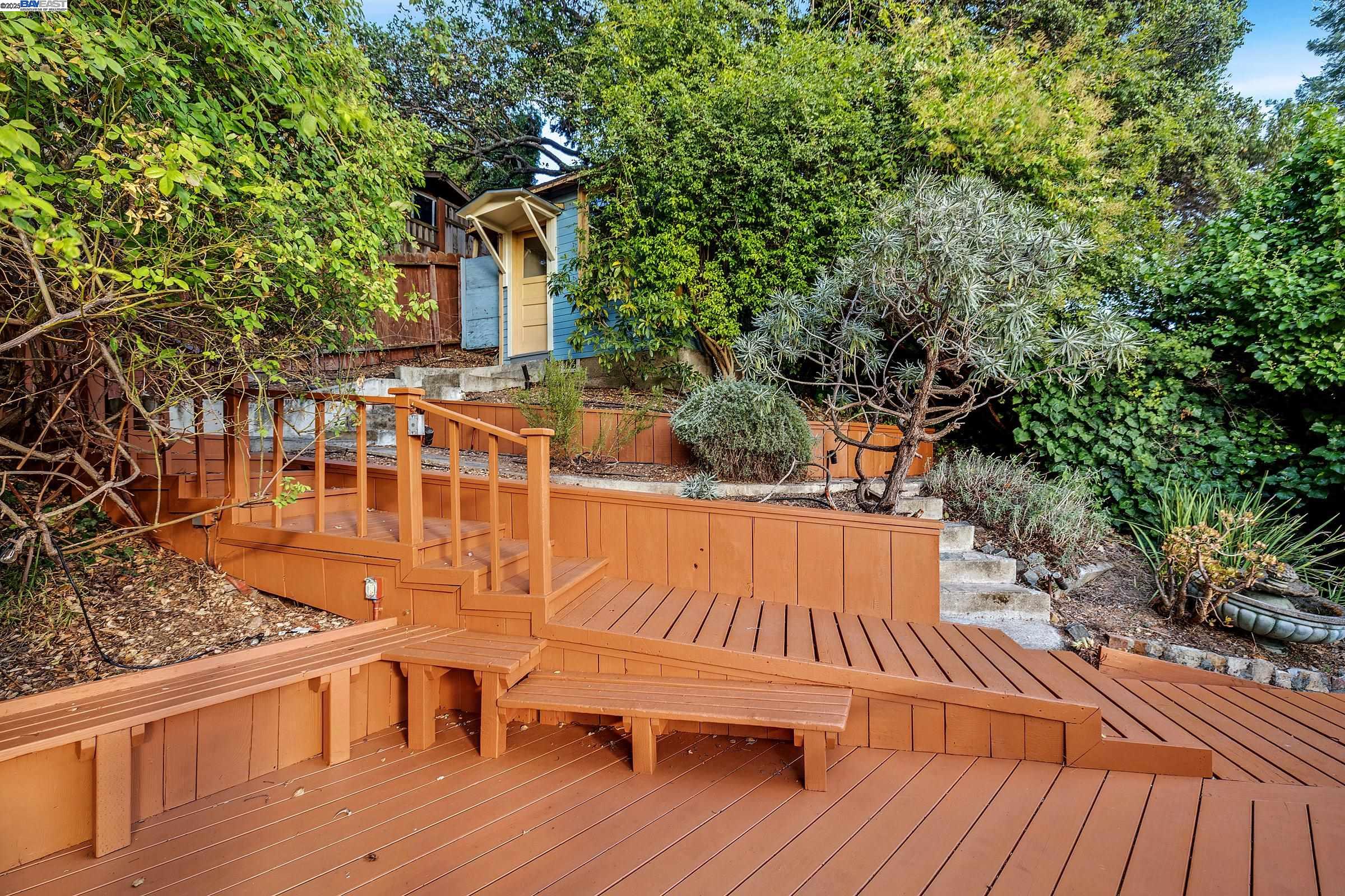 Detail Gallery Image 39 of 54 For 1012 Elbert St, Oakland,  CA 94602 - 2 Beds | 2 Baths