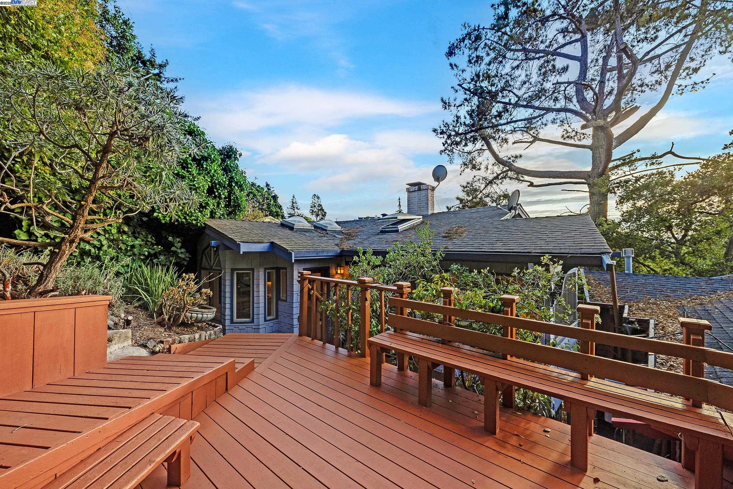 Detail Gallery Image 40 of 54 For 1012 Elbert St, Oakland,  CA 94602 - 2 Beds | 2 Baths