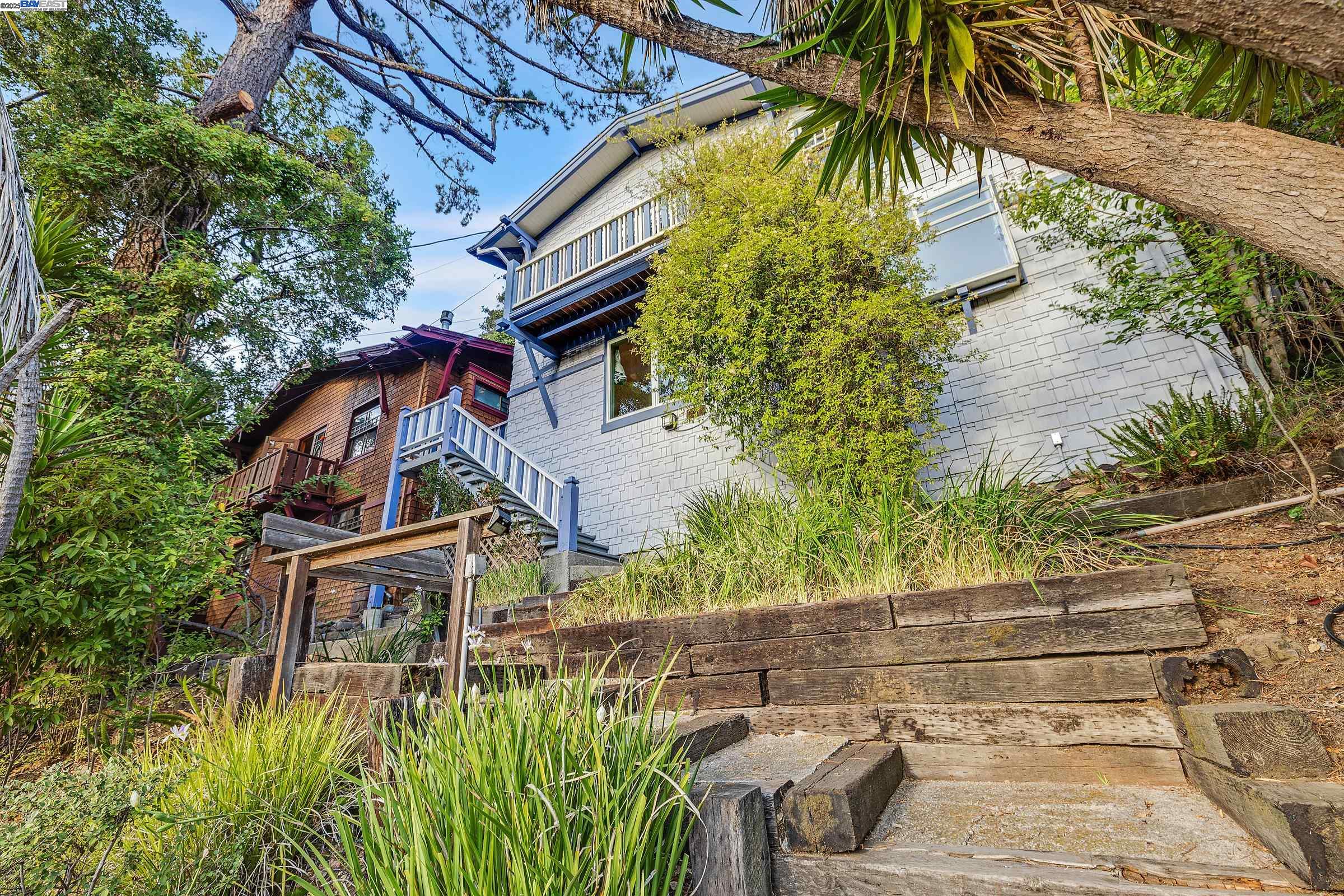 Detail Gallery Image 5 of 54 For 1012 Elbert St, Oakland,  CA 94602 - 2 Beds | 2 Baths