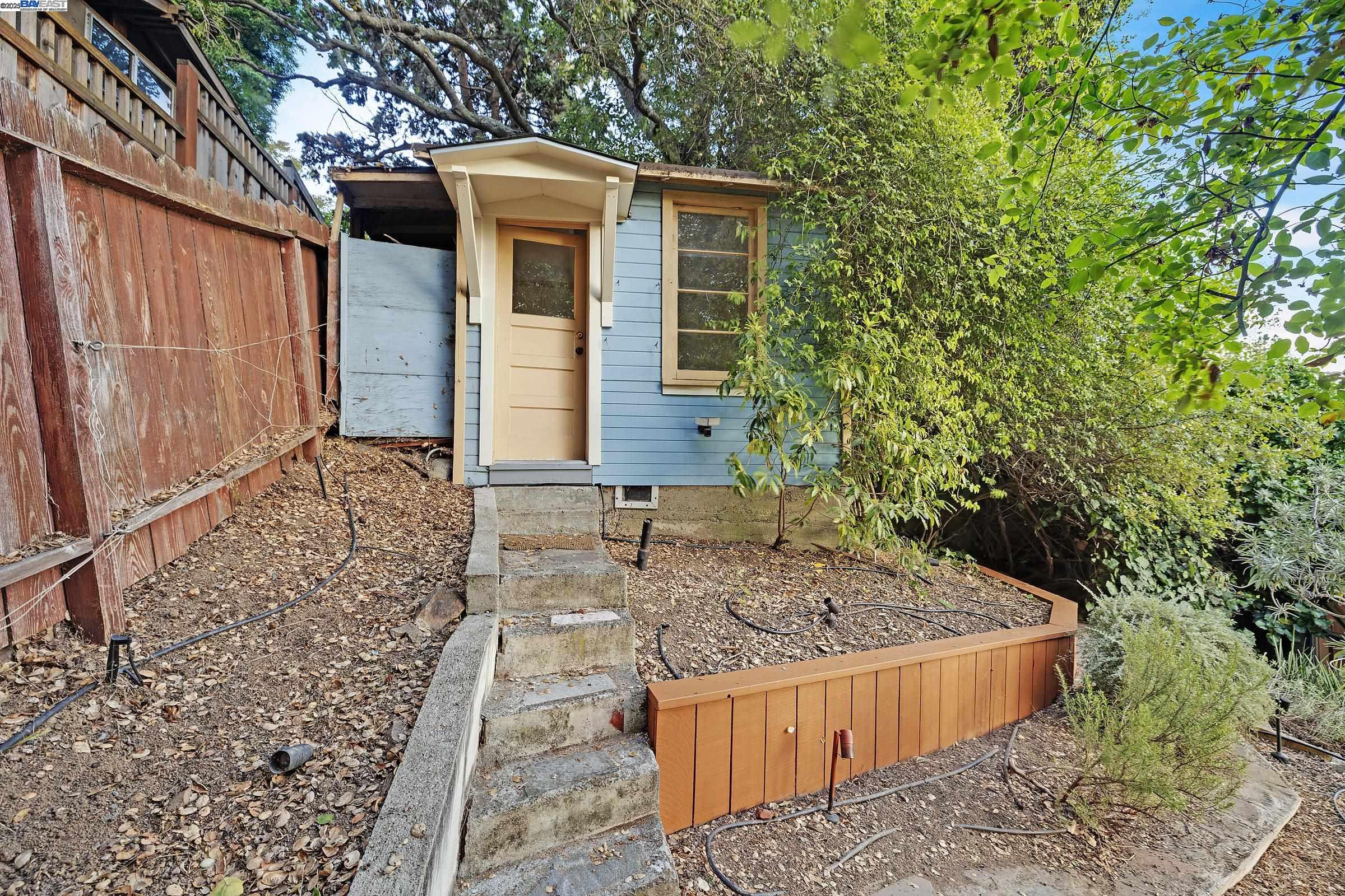 Detail Gallery Image 45 of 54 For 1012 Elbert St, Oakland,  CA 94602 - 2 Beds | 2 Baths