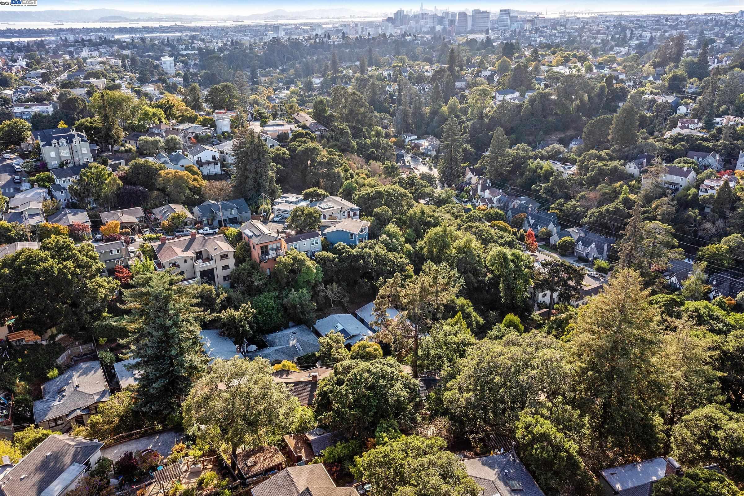 Detail Gallery Image 46 of 54 For 1012 Elbert St, Oakland,  CA 94602 - 2 Beds | 2 Baths