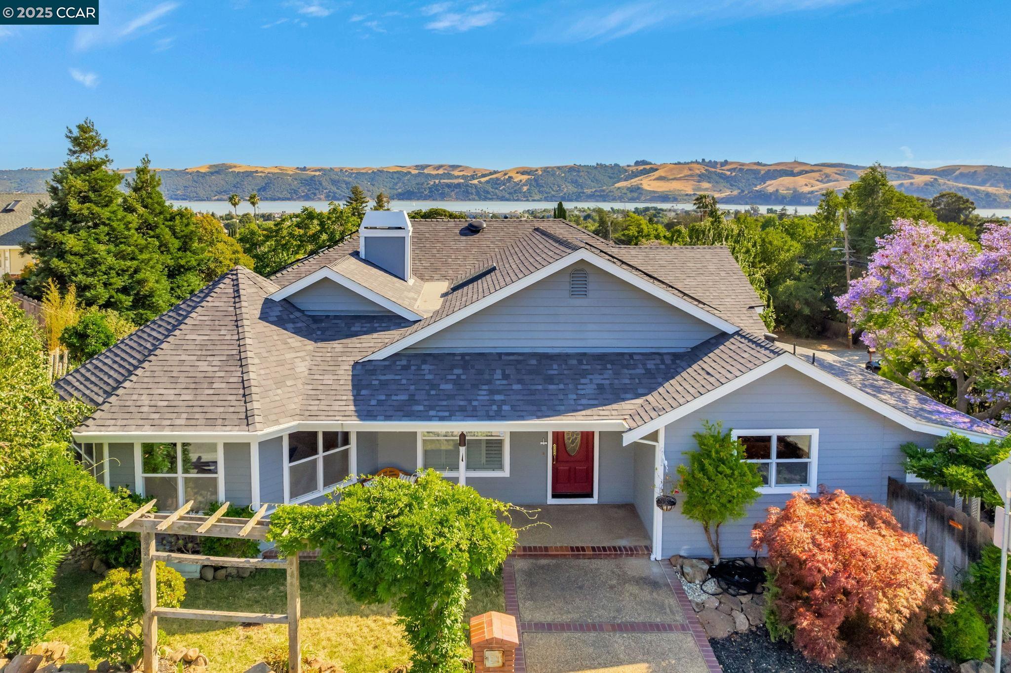 Detail Gallery Image 1 of 1 For 300 Saint Augustine Ct, Benicia,  CA 94510 - 4 Beds | 3 Baths