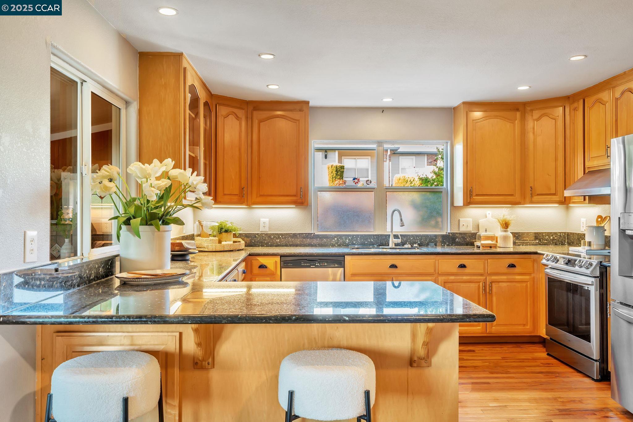 Detail Gallery Image 11 of 50 For 300 Saint Augustine Ct, Benicia,  CA 94510 - 4 Beds | 3 Baths