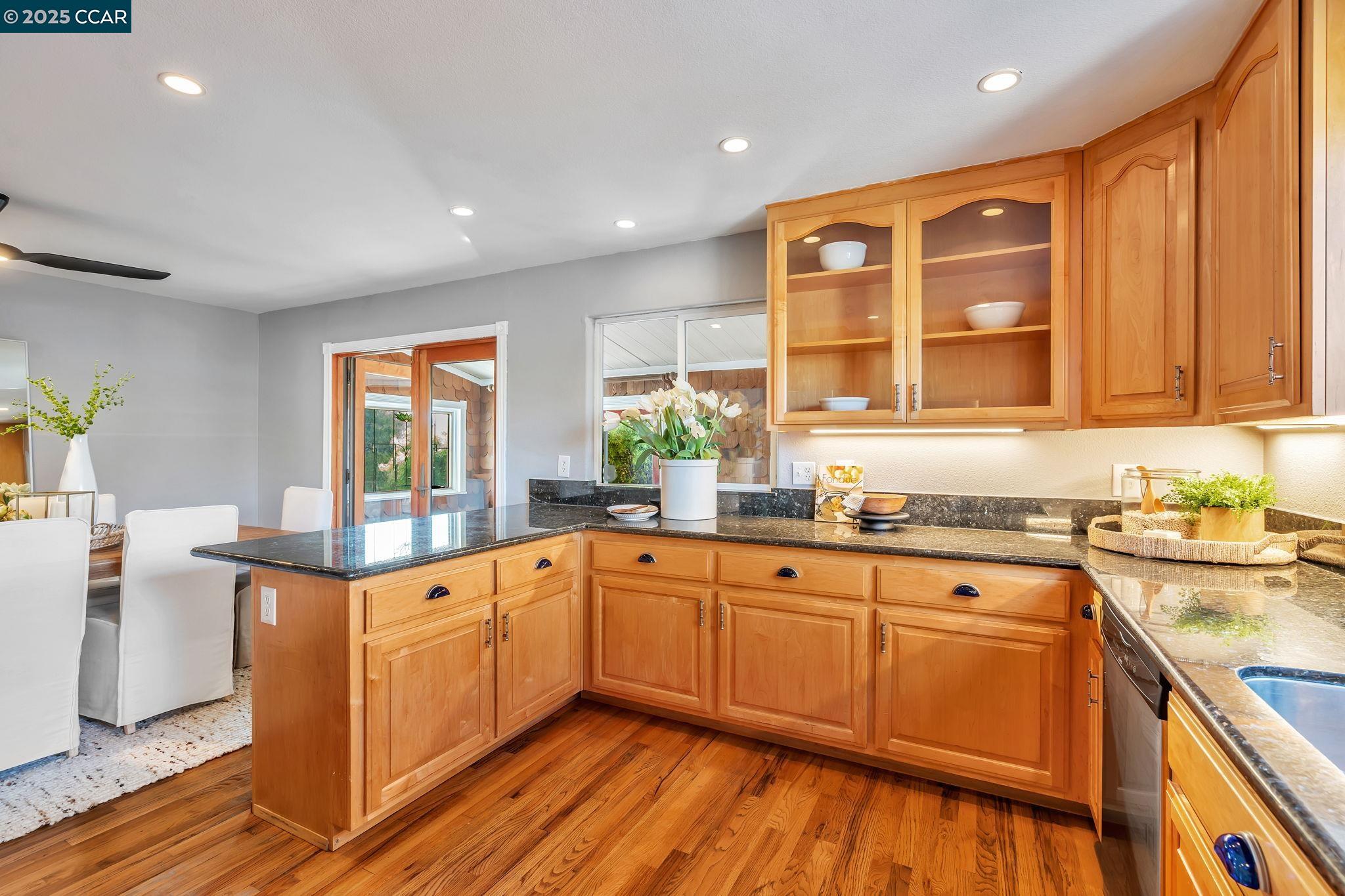 Detail Gallery Image 12 of 50 For 300 Saint Augustine Ct, Benicia,  CA 94510 - 4 Beds | 3 Baths