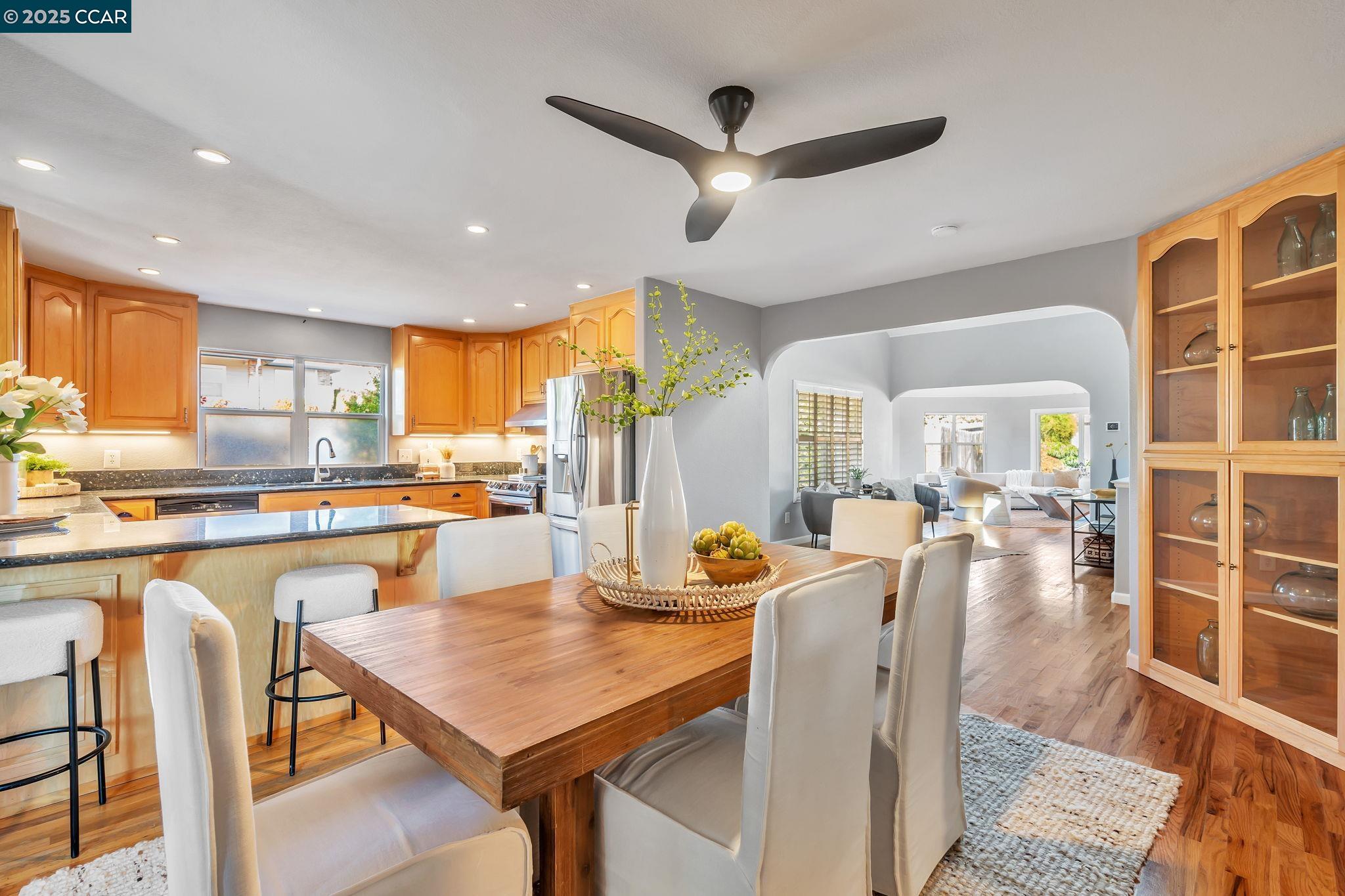 Detail Gallery Image 14 of 50 For 300 Saint Augustine Ct, Benicia,  CA 94510 - 4 Beds | 3 Baths