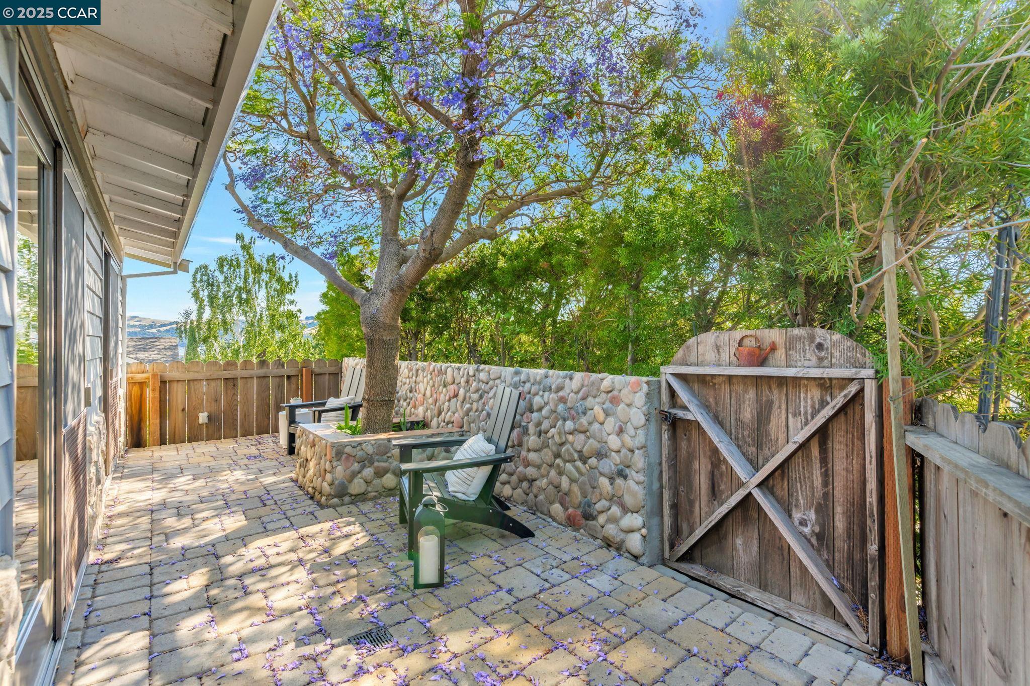 Detail Gallery Image 37 of 50 For 300 Saint Augustine Ct, Benicia,  CA 94510 - 4 Beds | 3 Baths