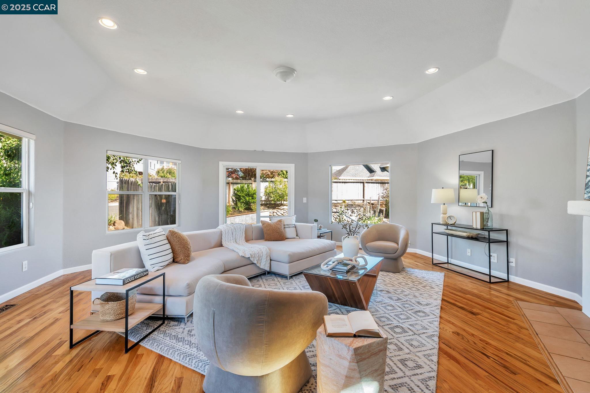 Detail Gallery Image 7 of 50 For 300 Saint Augustine Ct, Benicia,  CA 94510 - 4 Beds | 3 Baths