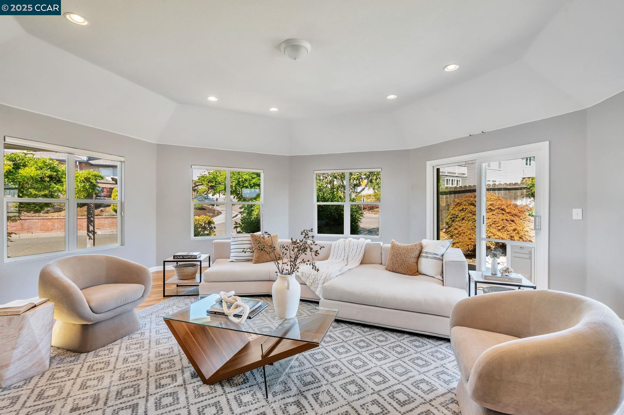 Detail Gallery Image 8 of 50 For 300 Saint Augustine Ct, Benicia,  CA 94510 - 4 Beds | 3 Baths