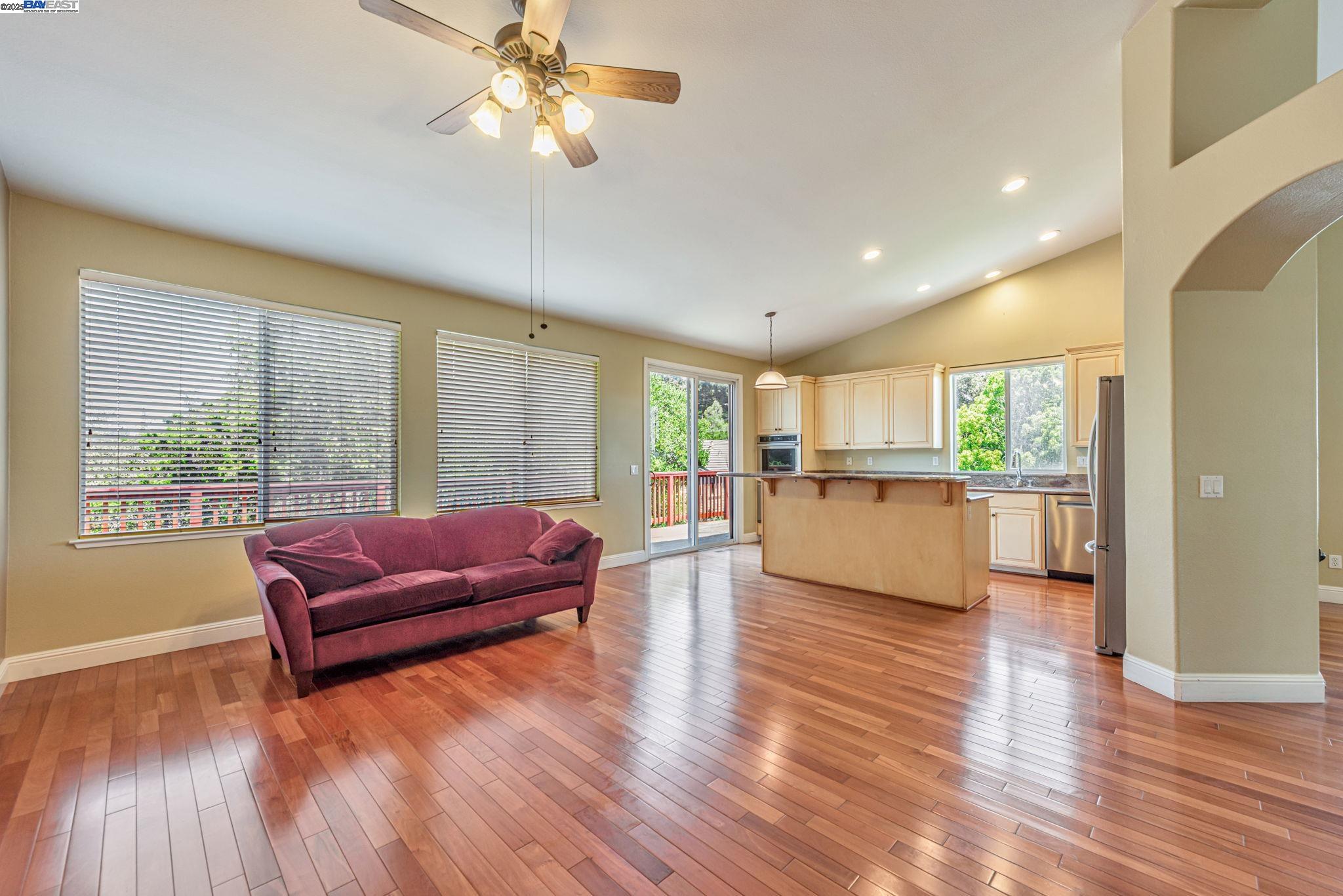 Detail Gallery Image 13 of 58 For 2578 Ridge Crest Ct., Castro Valley,  CA 94546 - 4 Beds | 2/1 Baths