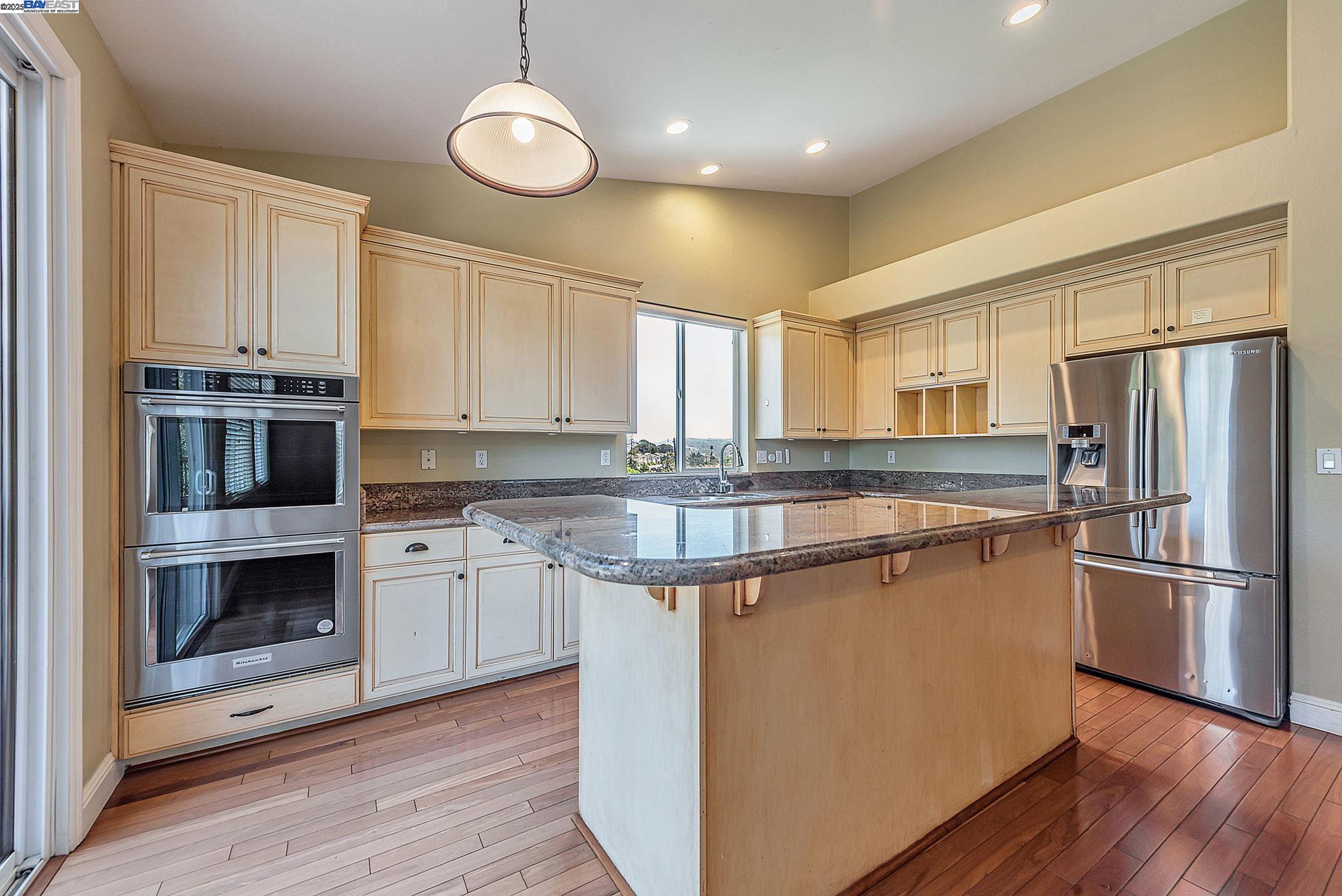 Detail Gallery Image 3 of 58 For 2578 Ridge Crest Ct., Castro Valley,  CA 94546 - 4 Beds | 2/1 Baths