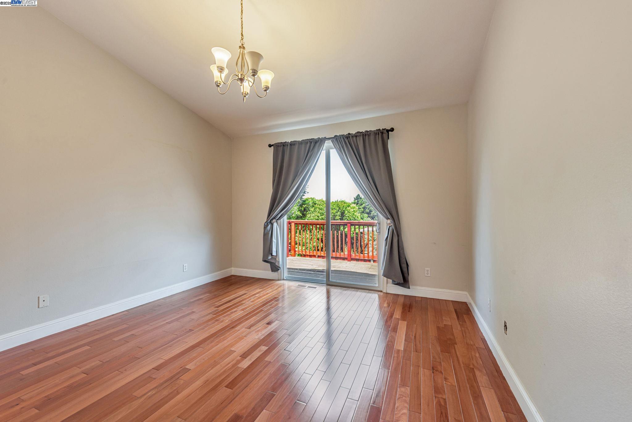Detail Gallery Image 29 of 58 For 2578 Ridge Crest Ct., Castro Valley,  CA 94546 - 4 Beds | 2/1 Baths