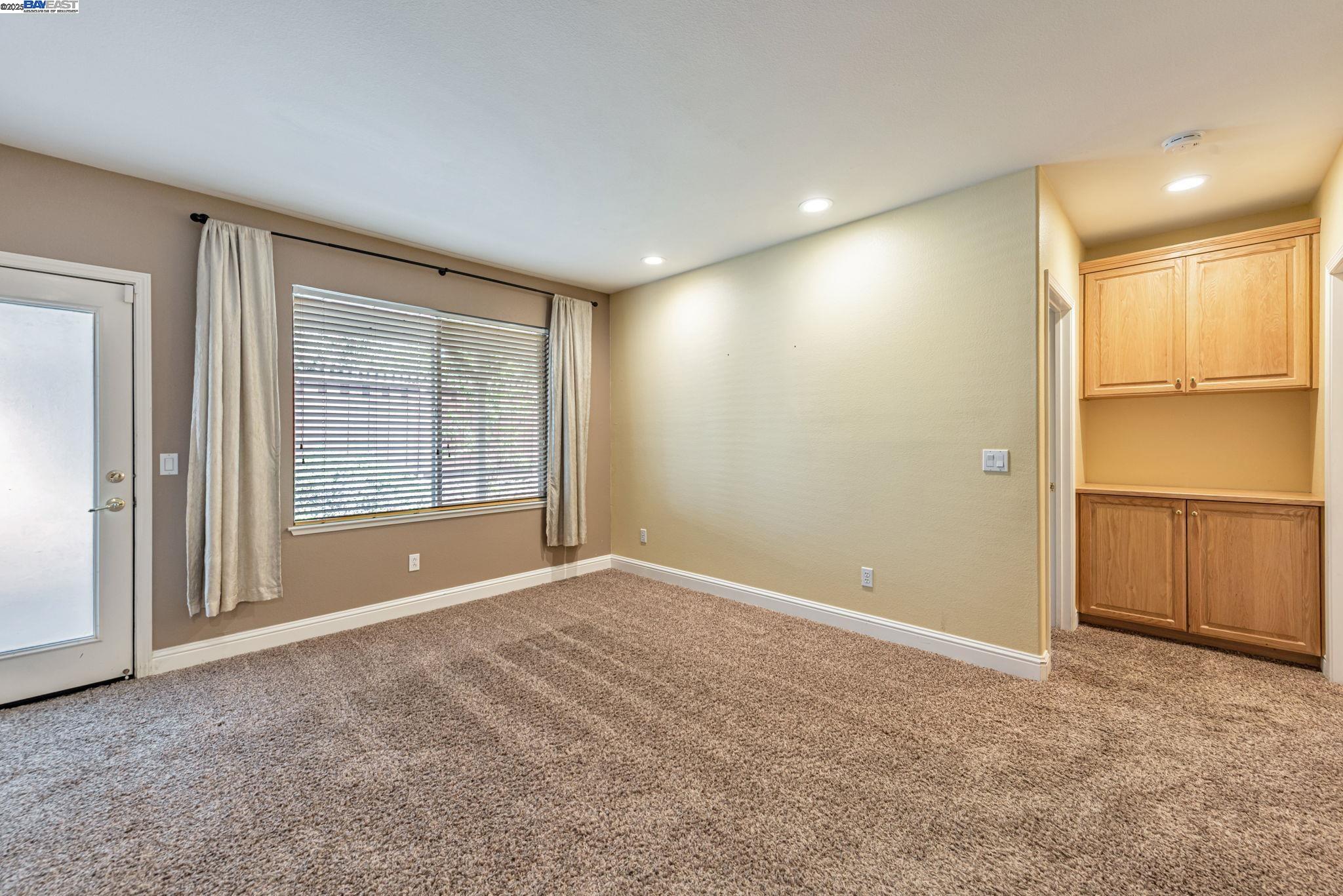Detail Gallery Image 31 of 57 For 2578 Ridge Crest Ct., Castro Valley,  CA 94546 - 4 Beds | 2/1 Baths