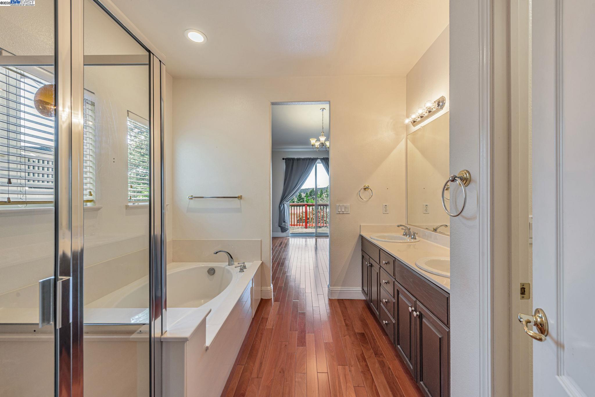 Detail Gallery Image 32 of 58 For 2578 Ridge Crest Ct., Castro Valley,  CA 94546 - 4 Beds | 2/1 Baths