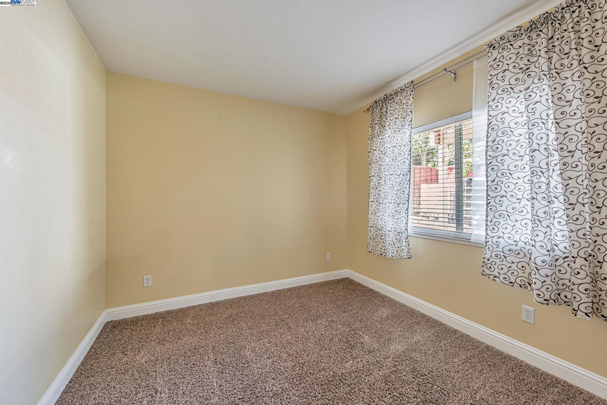 Detail Gallery Image 35 of 58 For 2578 Ridge Crest Ct., Castro Valley,  CA 94546 - 4 Beds | 2/1 Baths