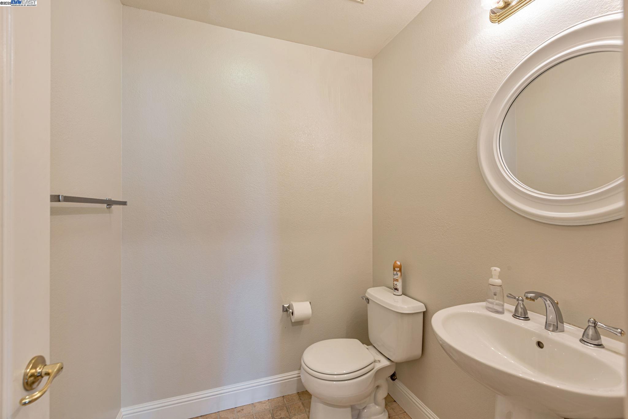 Detail Gallery Image 40 of 58 For 2578 Ridge Crest Ct., Castro Valley,  CA 94546 - 4 Beds | 2/1 Baths