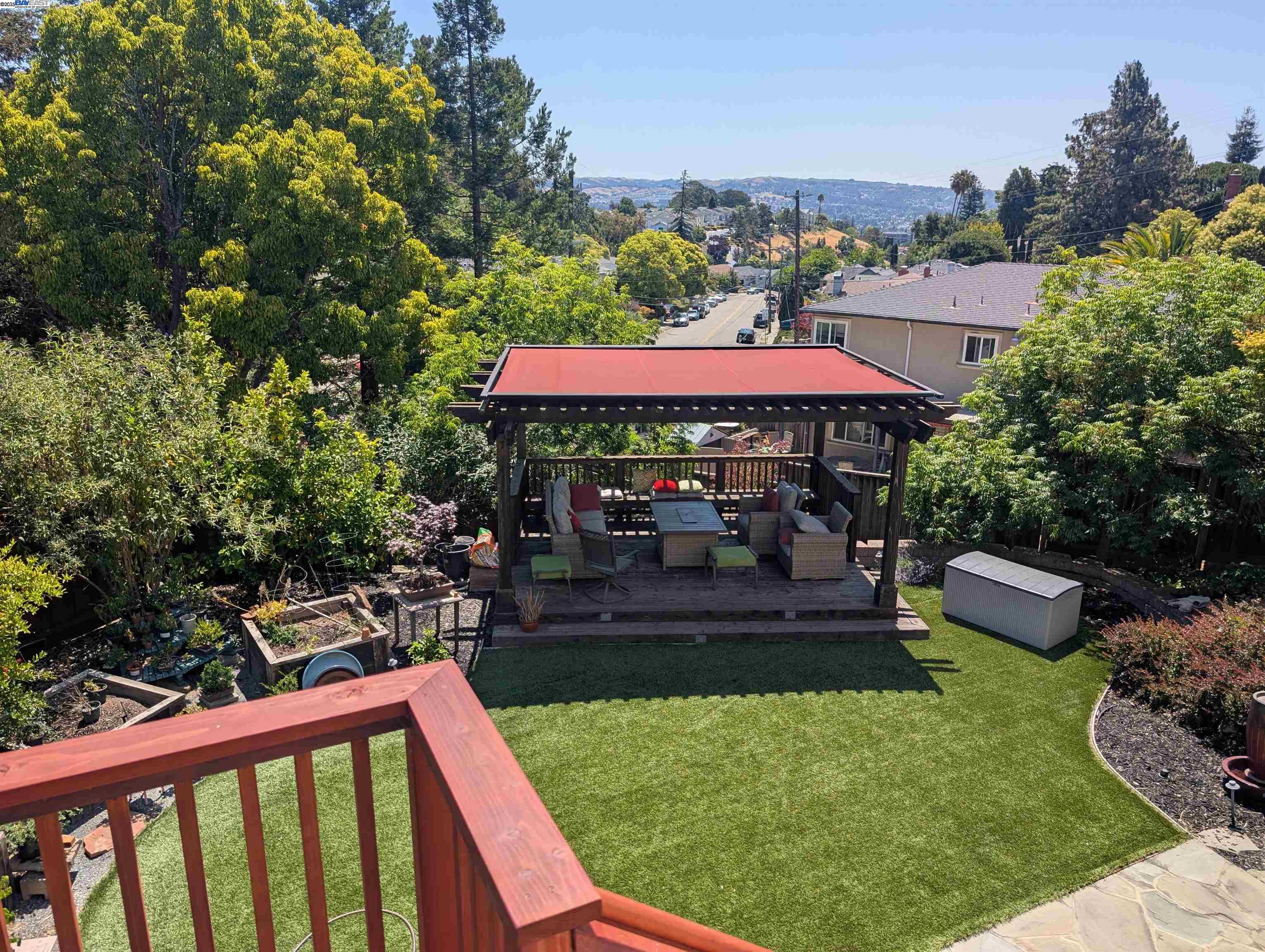 Detail Gallery Image 44 of 57 For 2578 Ridge Crest Ct., Castro Valley,  CA 94546 - 4 Beds | 2/1 Baths