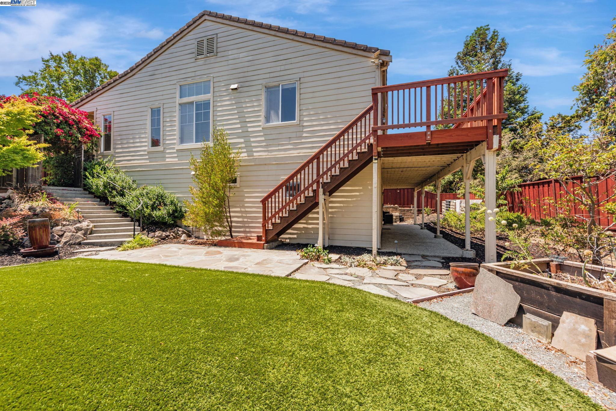 Detail Gallery Image 46 of 58 For 2578 Ridge Crest Ct., Castro Valley,  CA 94546 - 4 Beds | 2/1 Baths