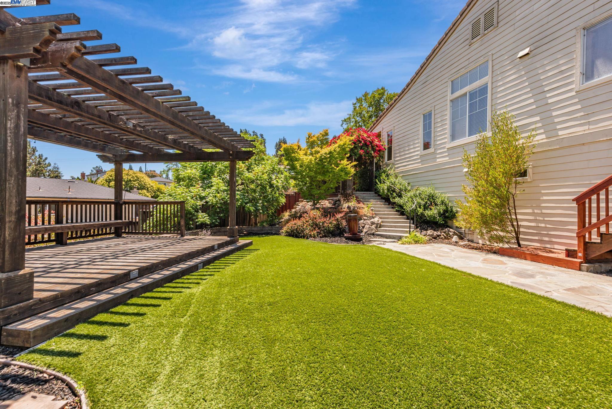 Detail Gallery Image 47 of 58 For 2578 Ridge Crest Ct., Castro Valley,  CA 94546 - 4 Beds | 2/1 Baths