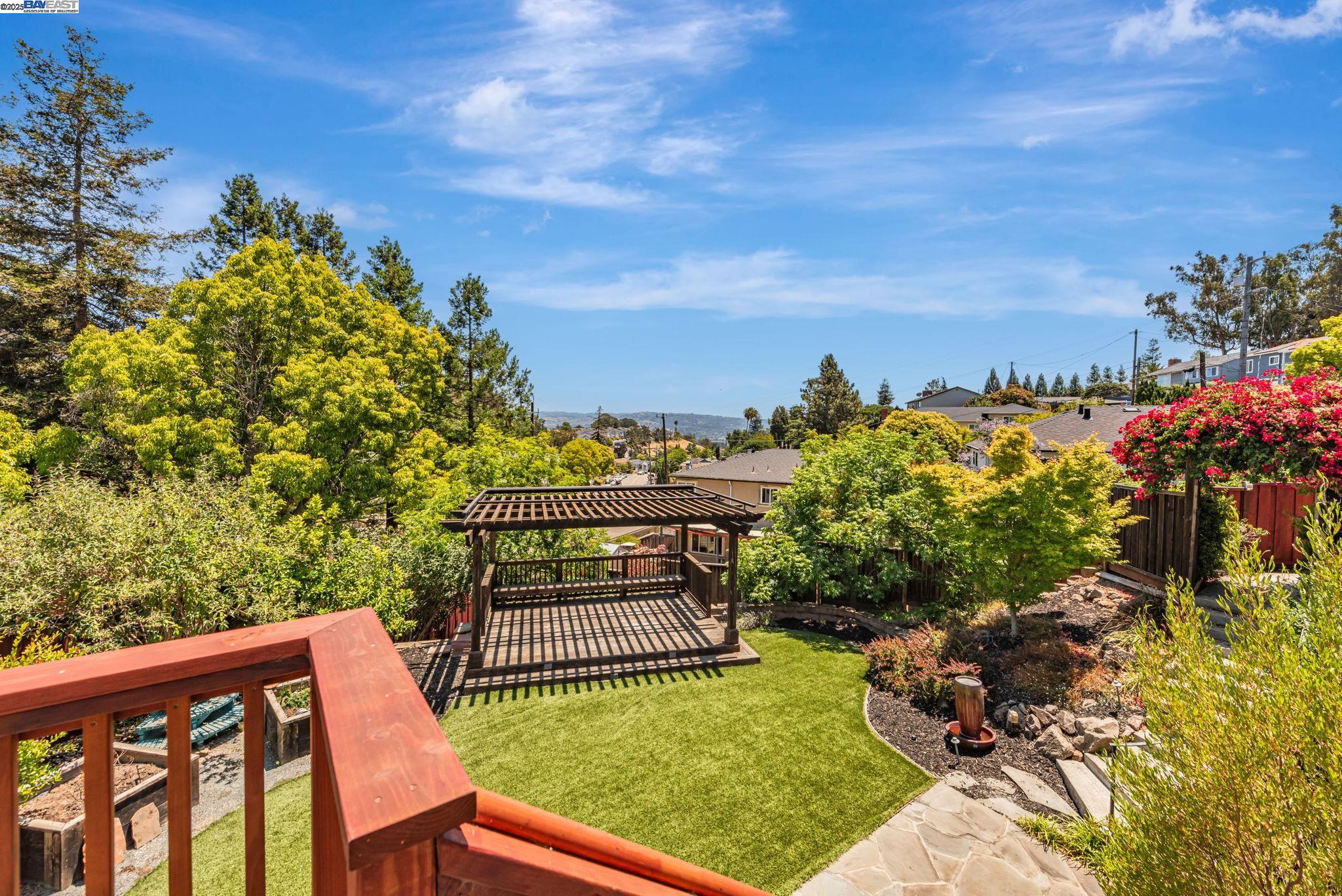 Detail Gallery Image 47 of 57 For 2578 Ridge Crest Ct., Castro Valley,  CA 94546 - 4 Beds | 2/1 Baths
