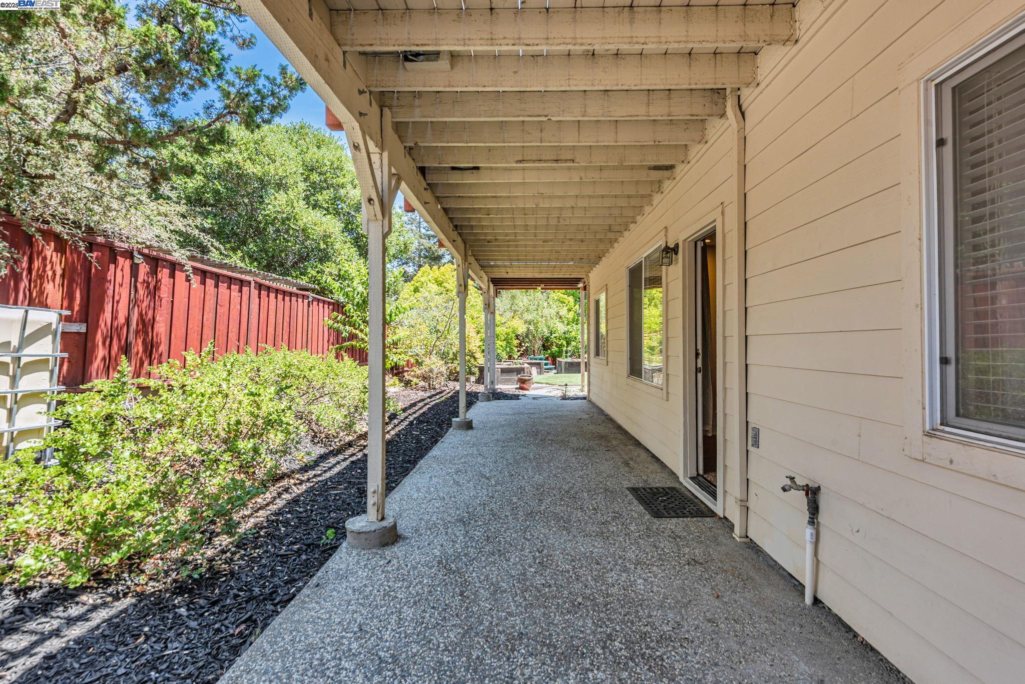 Detail Gallery Image 50 of 58 For 2578 Ridge Crest Ct., Castro Valley,  CA 94546 - 4 Beds | 2/1 Baths
