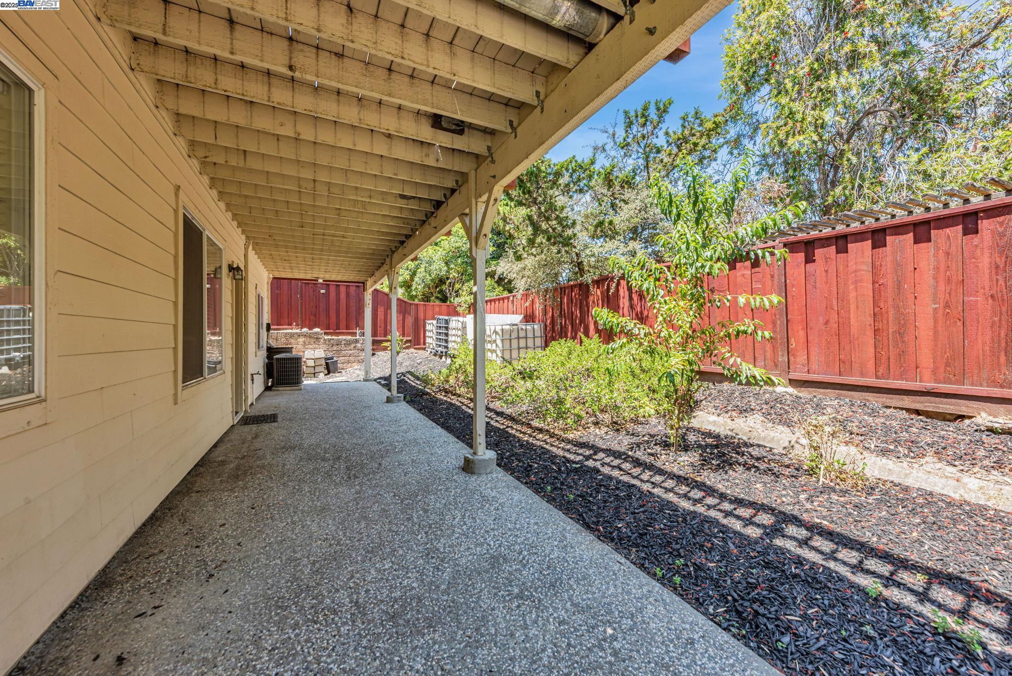 Detail Gallery Image 52 of 58 For 2578 Ridge Crest Ct., Castro Valley,  CA 94546 - 4 Beds | 2/1 Baths