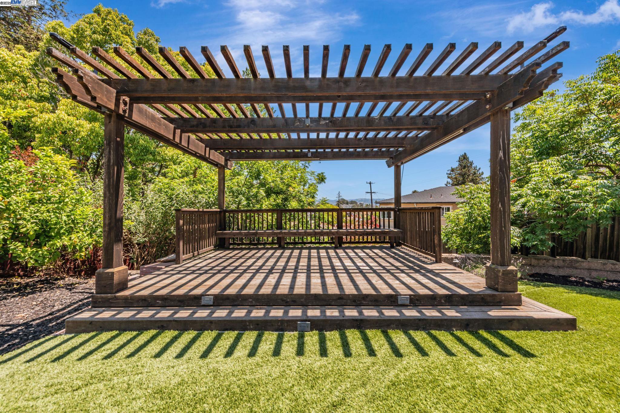 Detail Gallery Image 57 of 58 For 2578 Ridge Crest Ct., Castro Valley,  CA 94546 - 4 Beds | 2/1 Baths