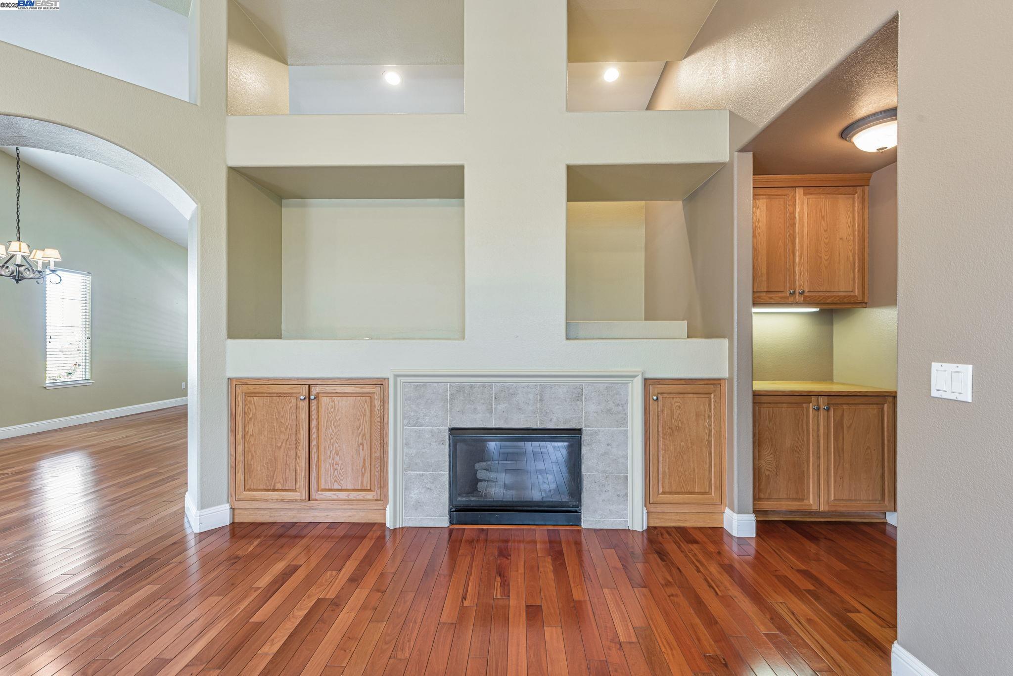 Detail Gallery Image 7 of 58 For 2578 Ridge Crest Ct., Castro Valley,  CA 94546 - 4 Beds | 2/1 Baths