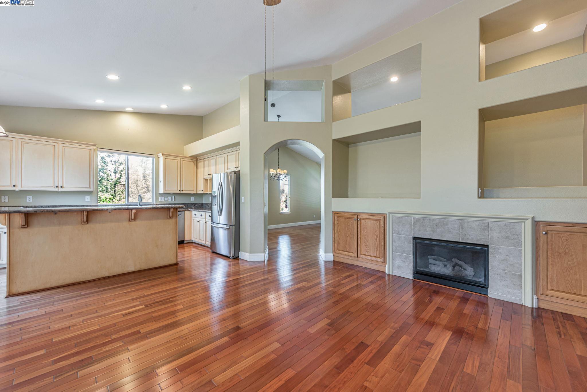 Detail Gallery Image 8 of 58 For 2578 Ridge Crest Ct., Castro Valley,  CA 94546 - 4 Beds | 2/1 Baths