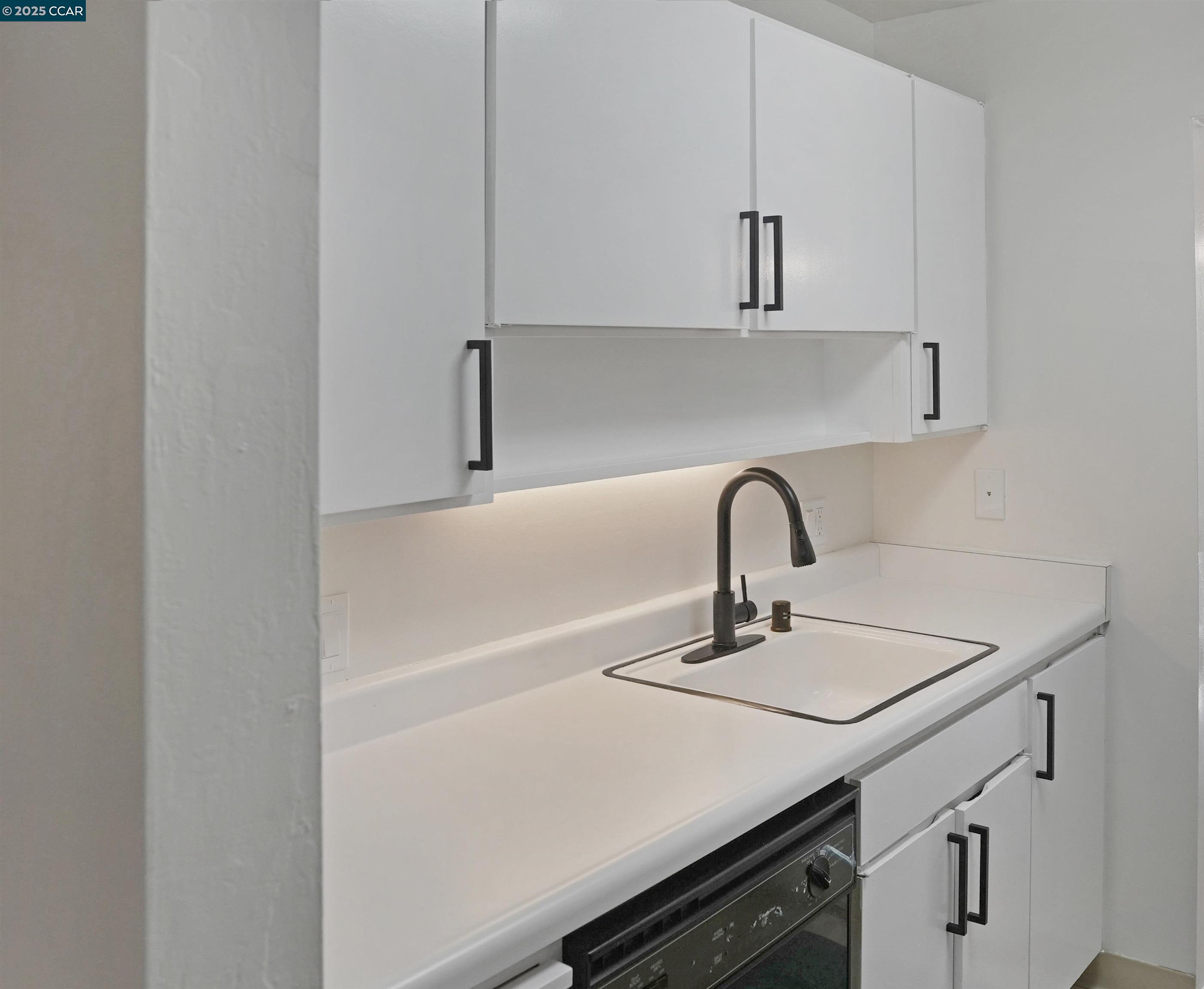440 N Civic Dr # 203, Walnut Creek, California 94596, 1 Bedroom Bedrooms, 4 Rooms Rooms,1 BathroomBathrooms,Residential,For Sale,440 N Civic Dr # 203,41103395