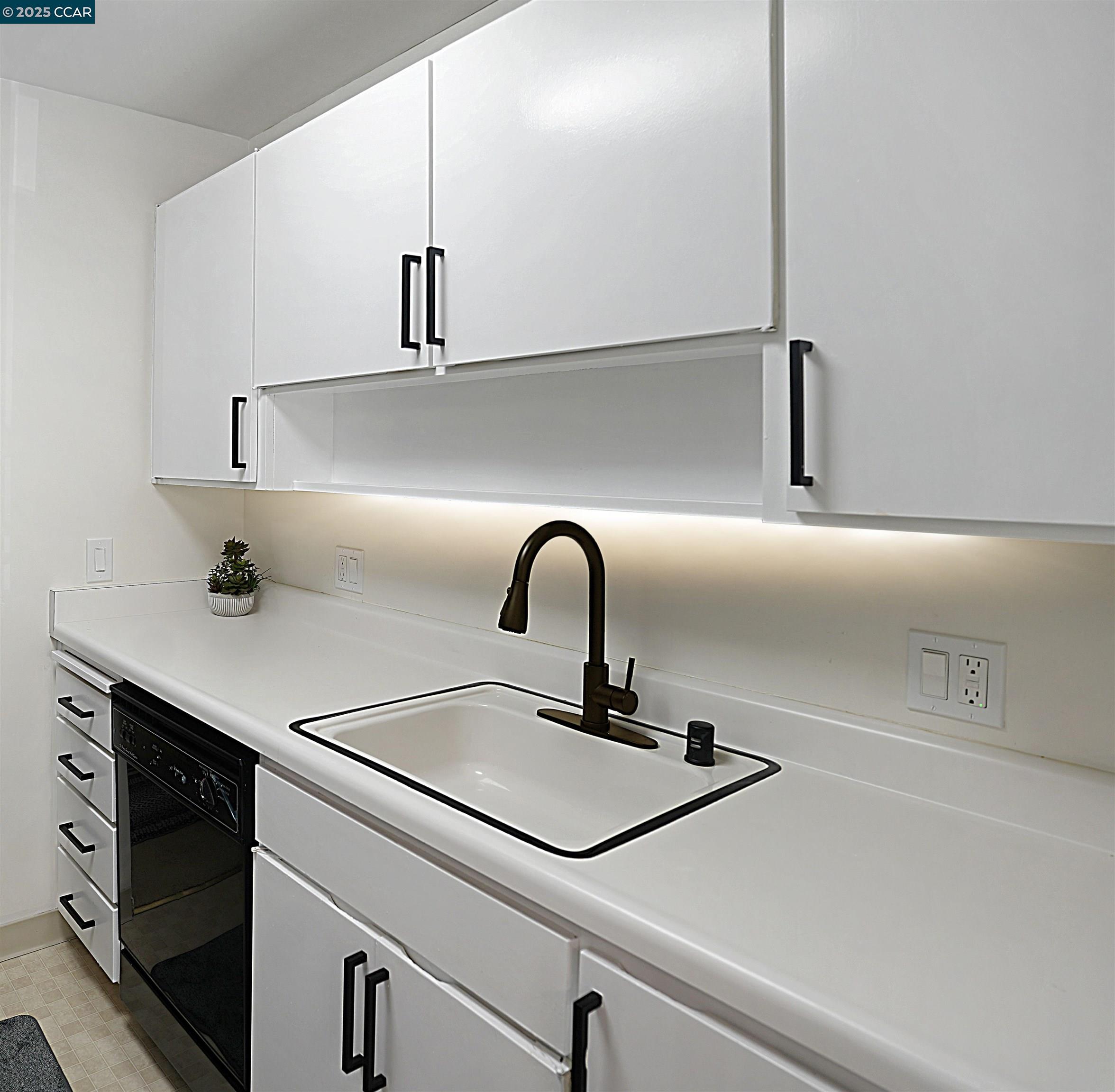 440 N Civic Dr # 203, Walnut Creek, California 94596, 1 Bedroom Bedrooms, 4 Rooms Rooms,1 BathroomBathrooms,Residential,For Sale,440 N Civic Dr # 203,41103395