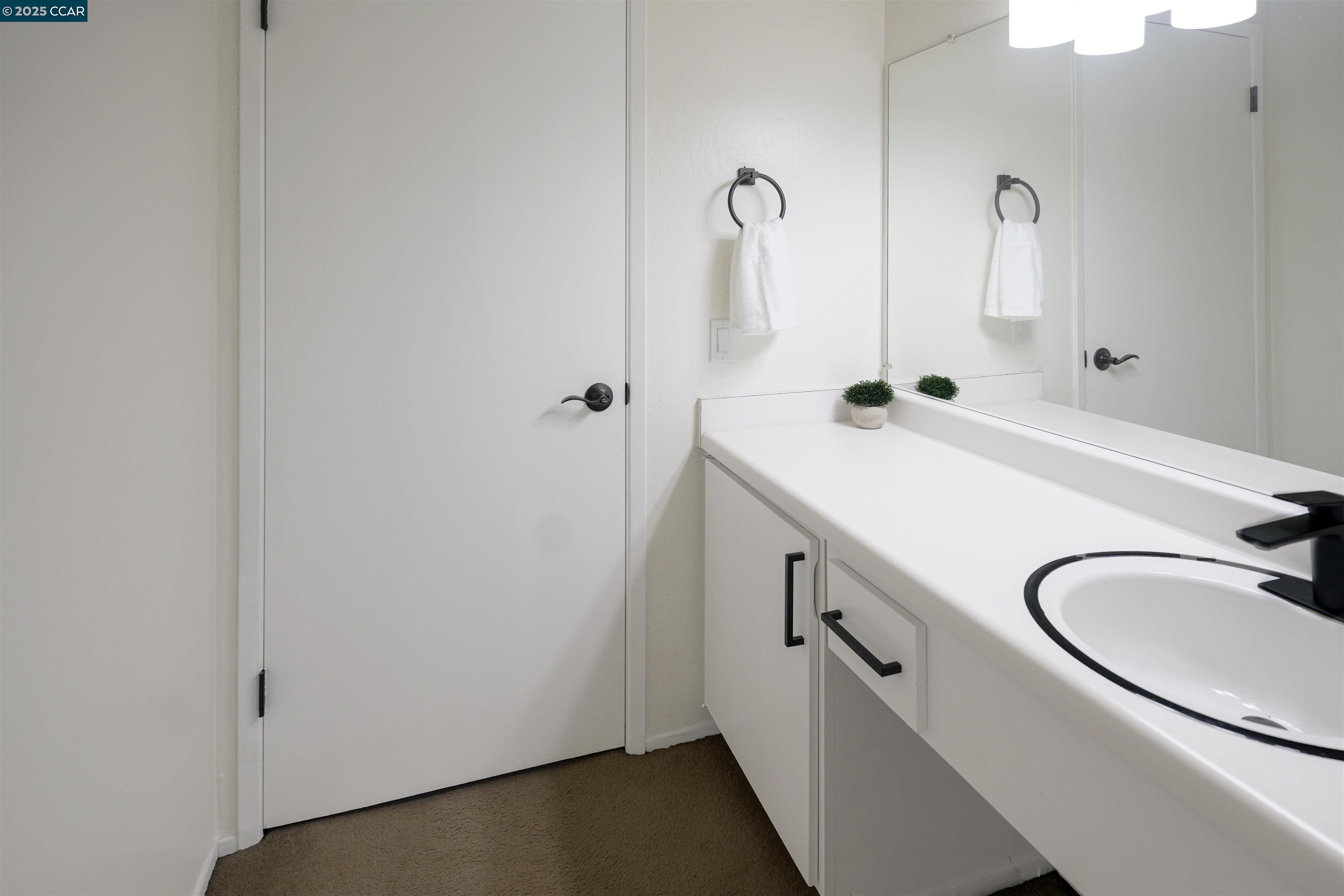 440 N Civic Dr # 203, Walnut Creek, California 94596, 1 Bedroom Bedrooms, 4 Rooms Rooms,1 BathroomBathrooms,Residential,For Sale,440 N Civic Dr # 203,41103395