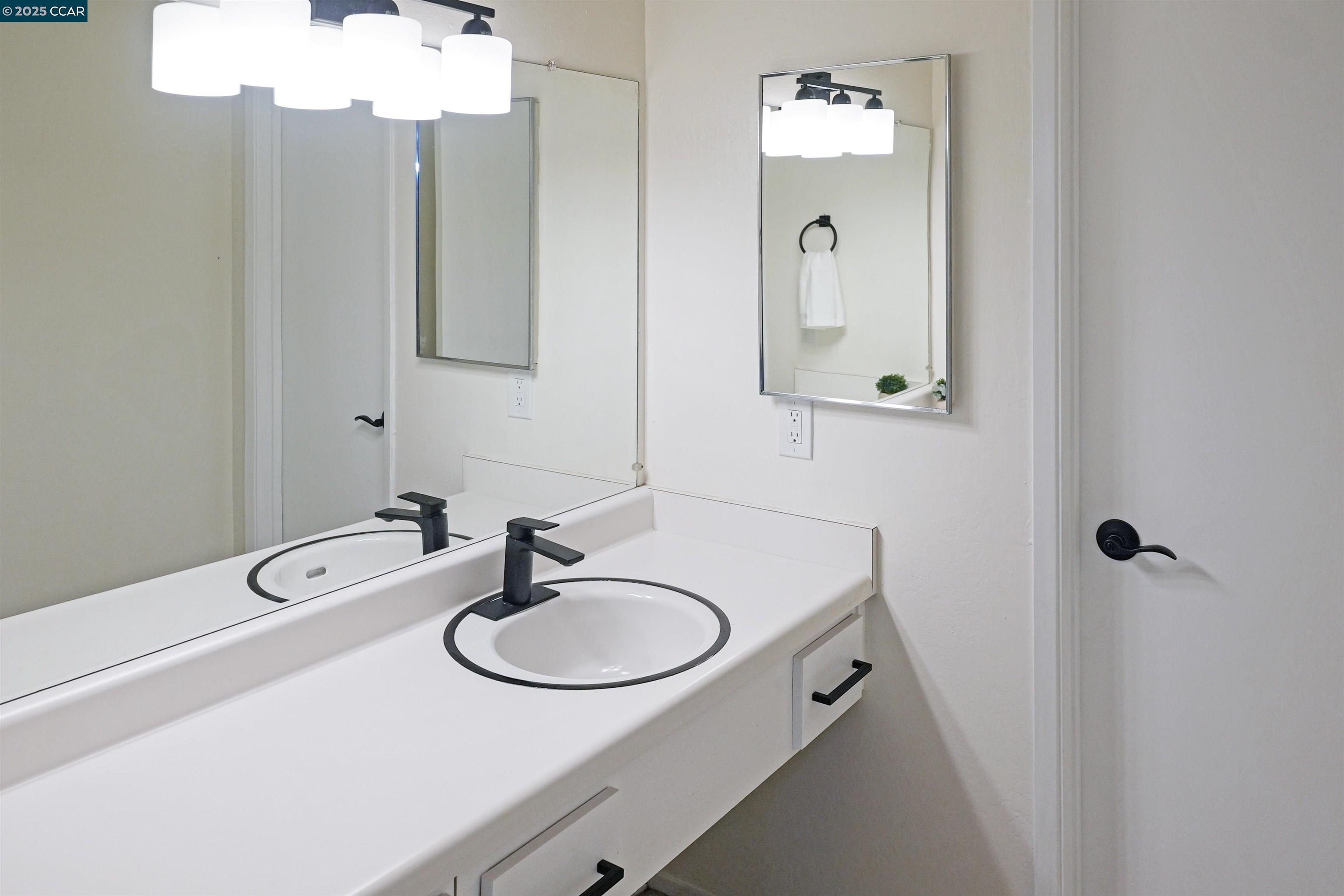 440 N Civic Dr # 203, Walnut Creek, California 94596, 1 Bedroom Bedrooms, 4 Rooms Rooms,1 BathroomBathrooms,Residential,For Sale,440 N Civic Dr # 203,41103395