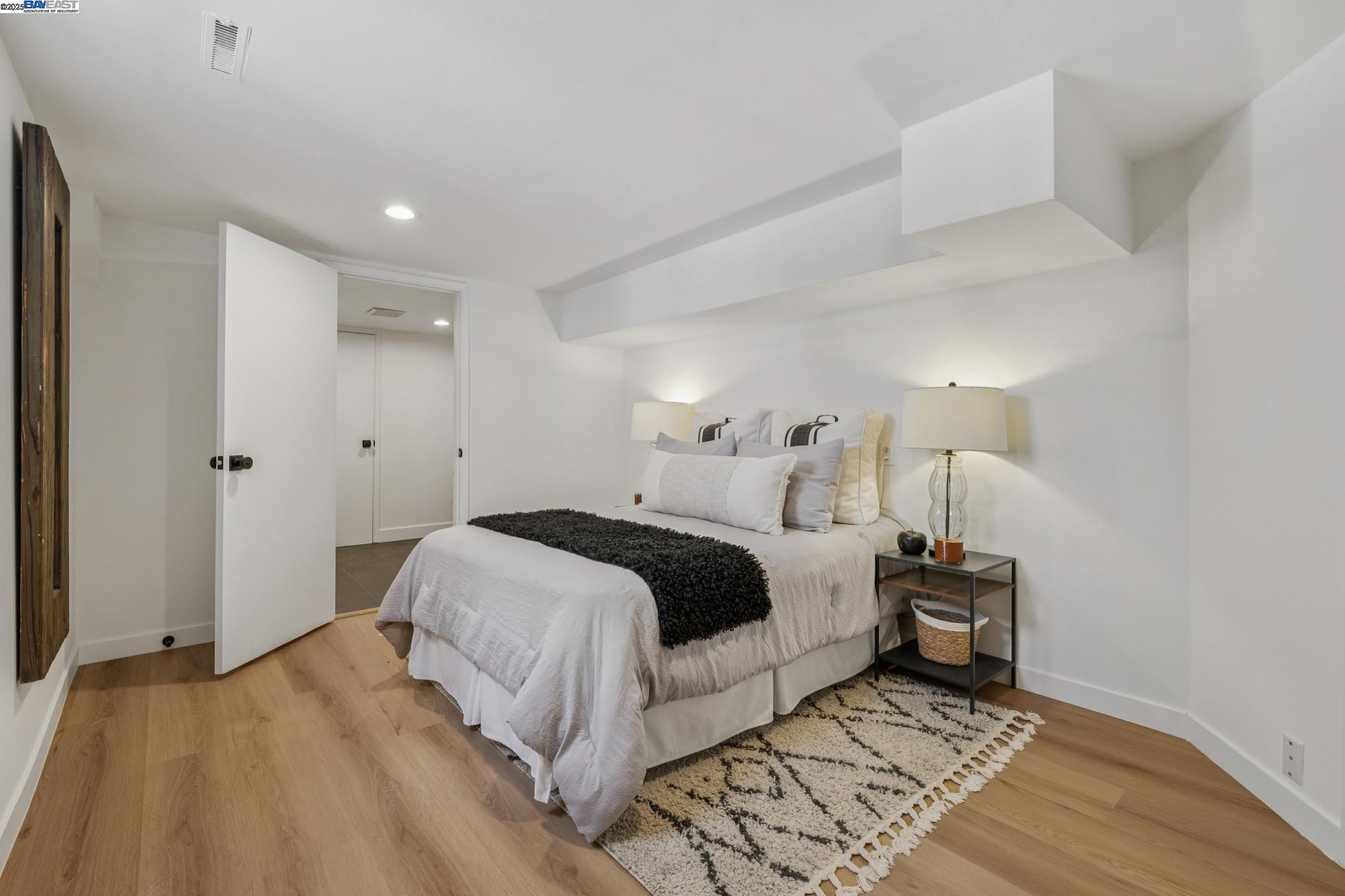 547 Central Ave, Alameda, California 94501, 4 Bedrooms Bedrooms, 6 Rooms Rooms,2 BathroomsBathrooms,Residential,For Sale,547 Central Ave,41103396