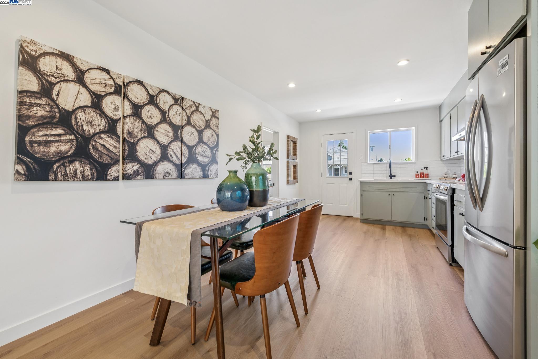 547 Central Ave, Alameda, California 94501, 4 Bedrooms Bedrooms, 6 Rooms Rooms,2 BathroomsBathrooms,Residential,For Sale,547 Central Ave,41103396