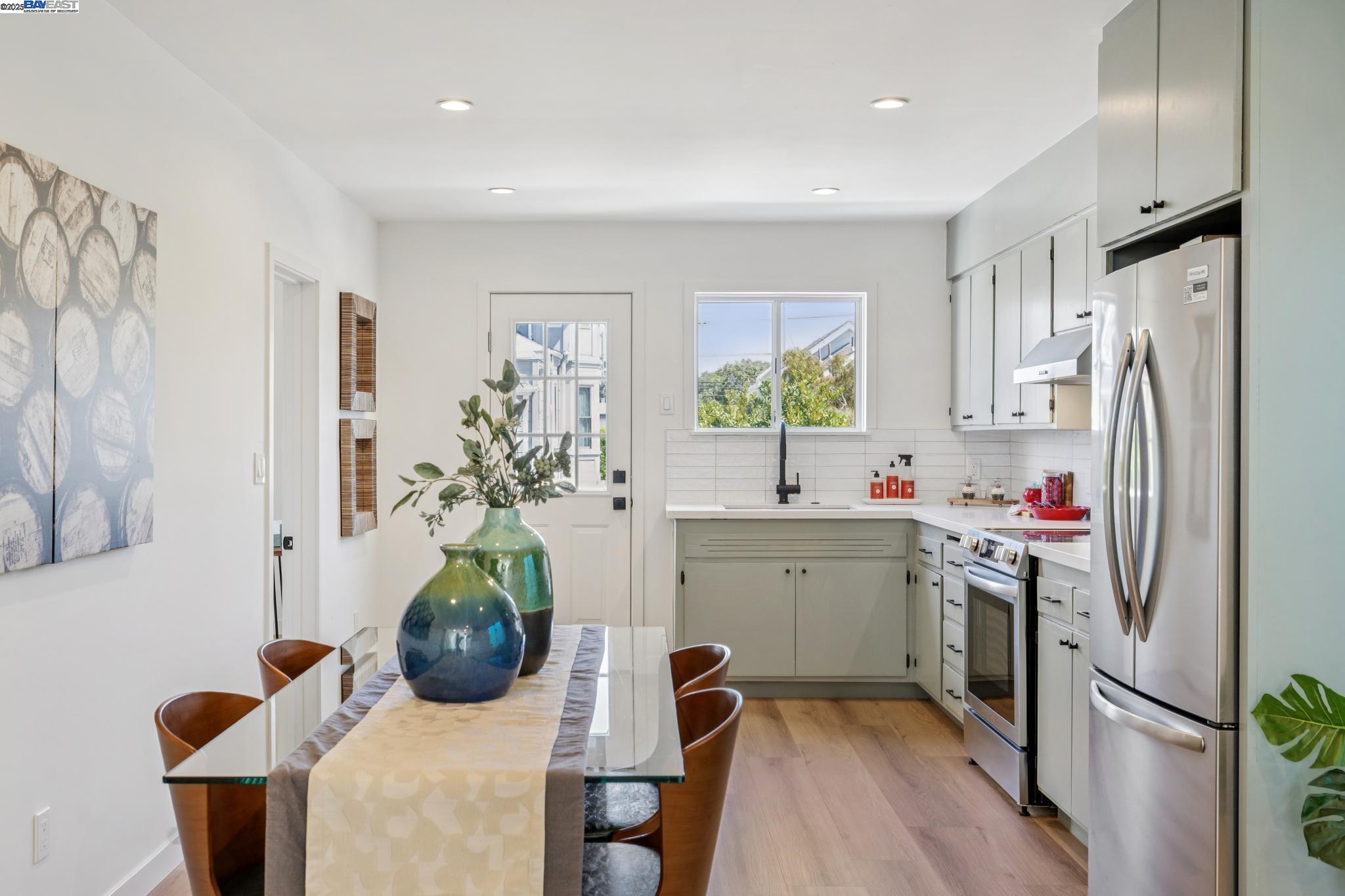 547 Central Ave, Alameda, California 94501, 4 Bedrooms Bedrooms, 6 Rooms Rooms,2 BathroomsBathrooms,Residential,For Sale,547 Central Ave,41103396