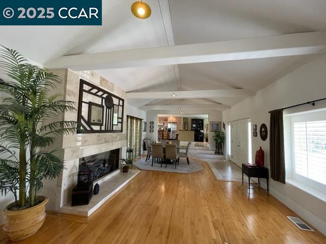 Detail Gallery Image 8 of 32 For 4340 Walnut Blvd, Walnut Creek,  CA 94596 - 3 Beds | 2 Baths