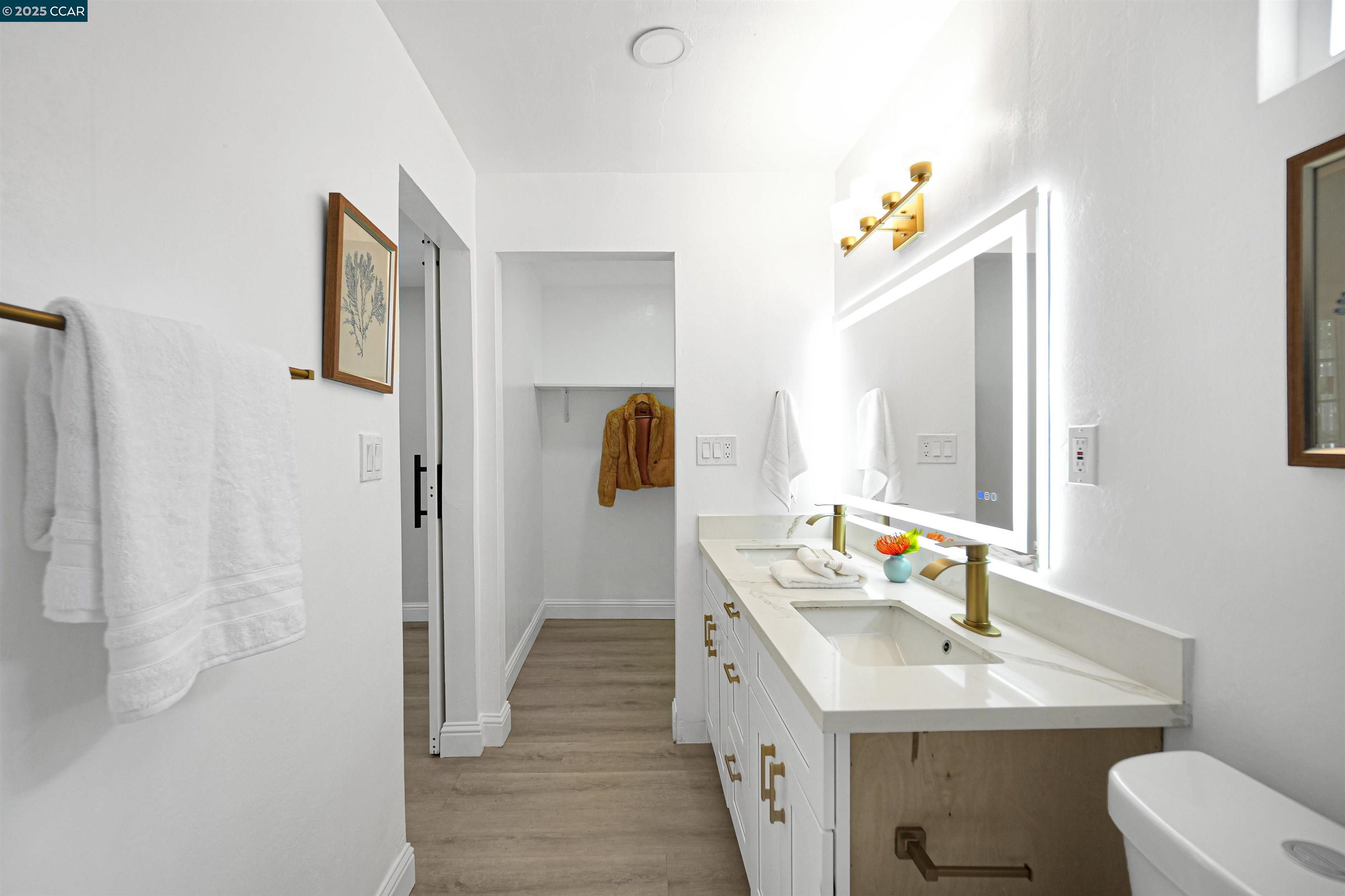 767 47Th St, Oakland, California 94609, 4 Bedrooms Bedrooms, 5 Rooms Rooms,3 BathroomsBathrooms,Residential,For Sale,767 47Th St,41103406
