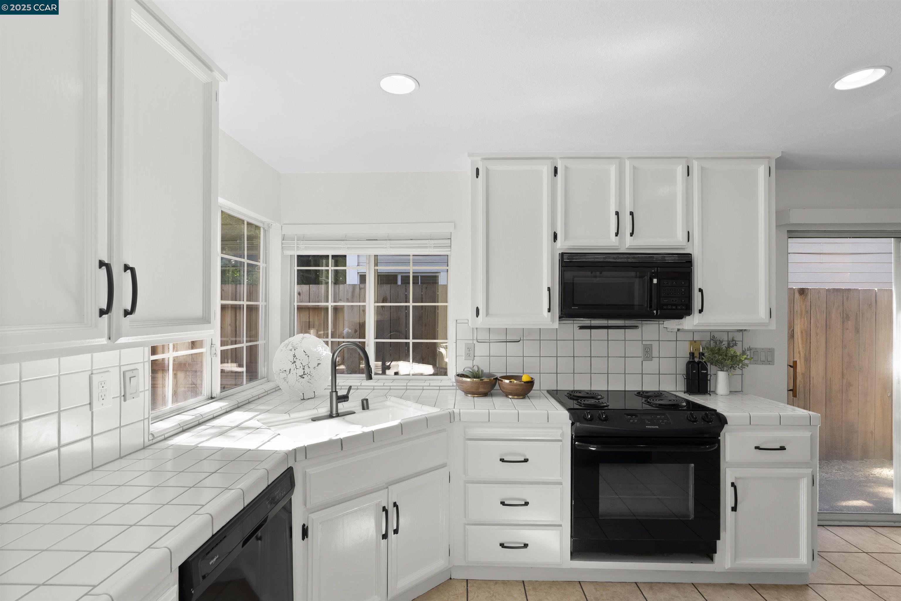 2726 Compton Parc Ln, Carmichael, California 95608, 3 Bedrooms Bedrooms, 6 Rooms Rooms,2 BathroomsBathrooms,Residential,For Sale,2726 Compton Parc Ln,41103407