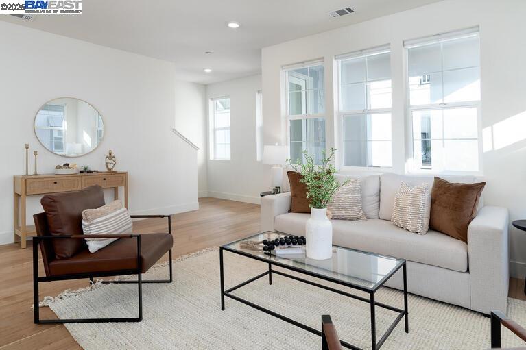 Photo #5: 41103409 Listing 