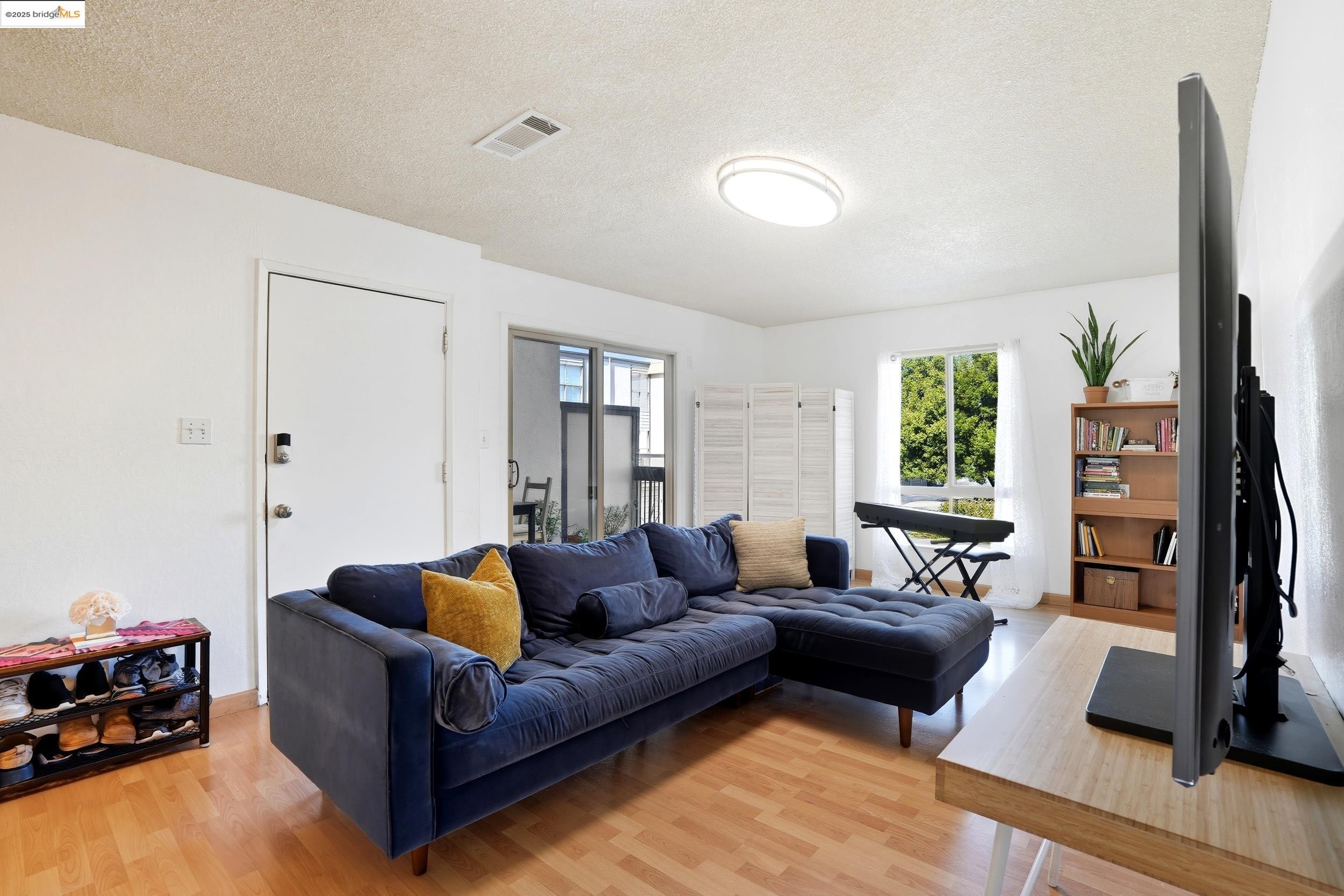 Photo #2: 41103411 Listing 