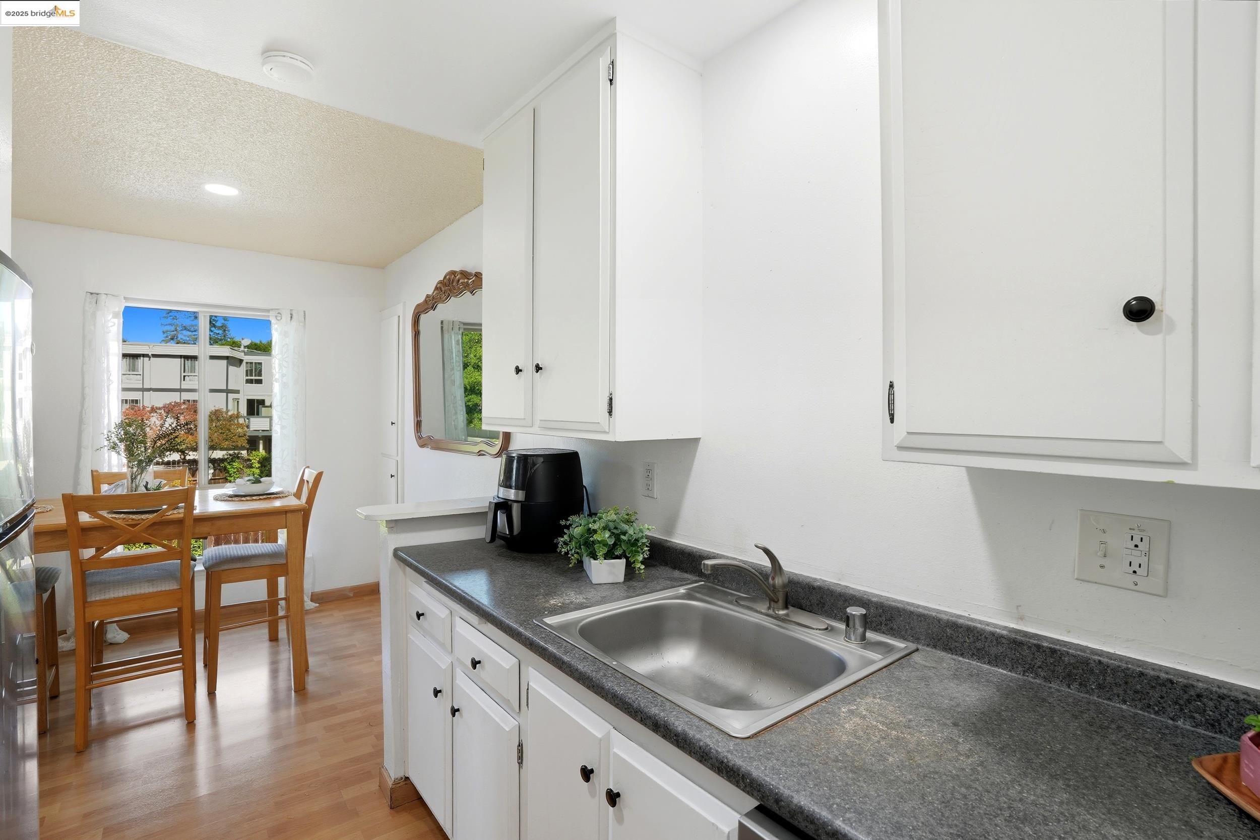 Photo #11: 41103411 Listing: Photo #11