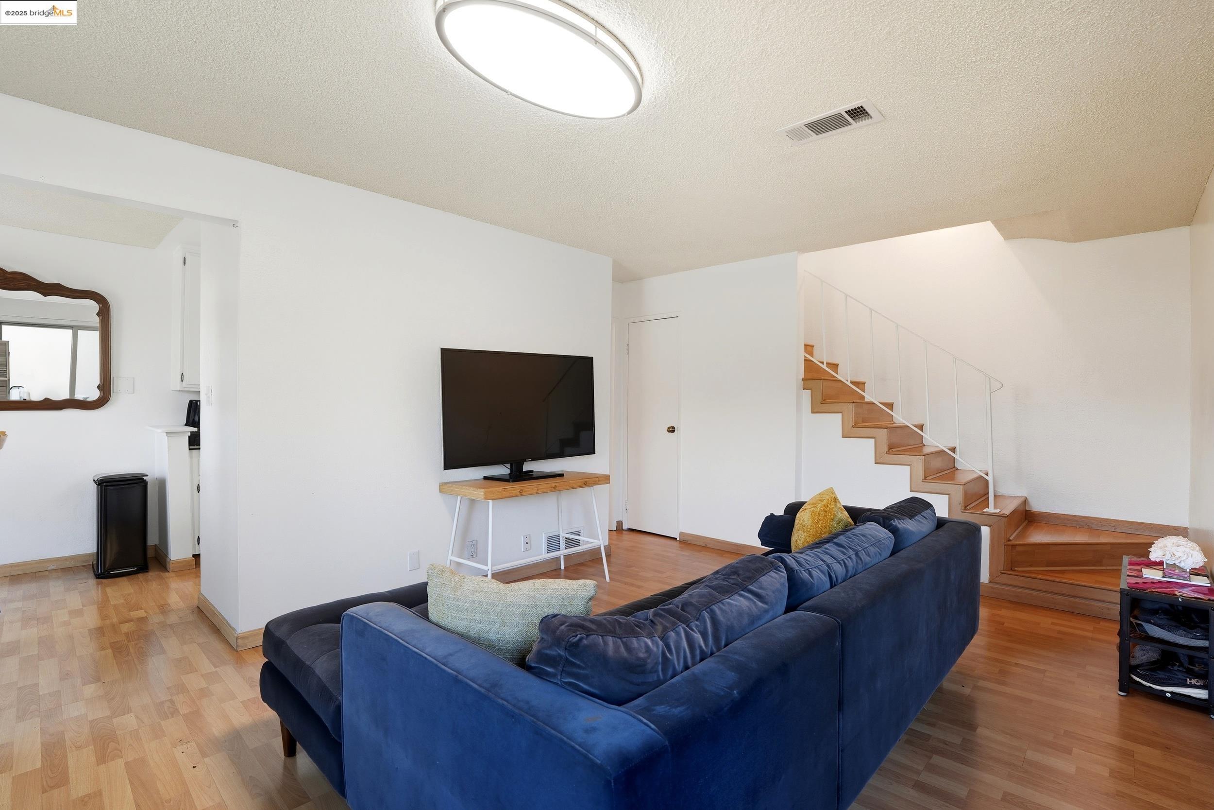 Photo #3: 41103411 Listing 