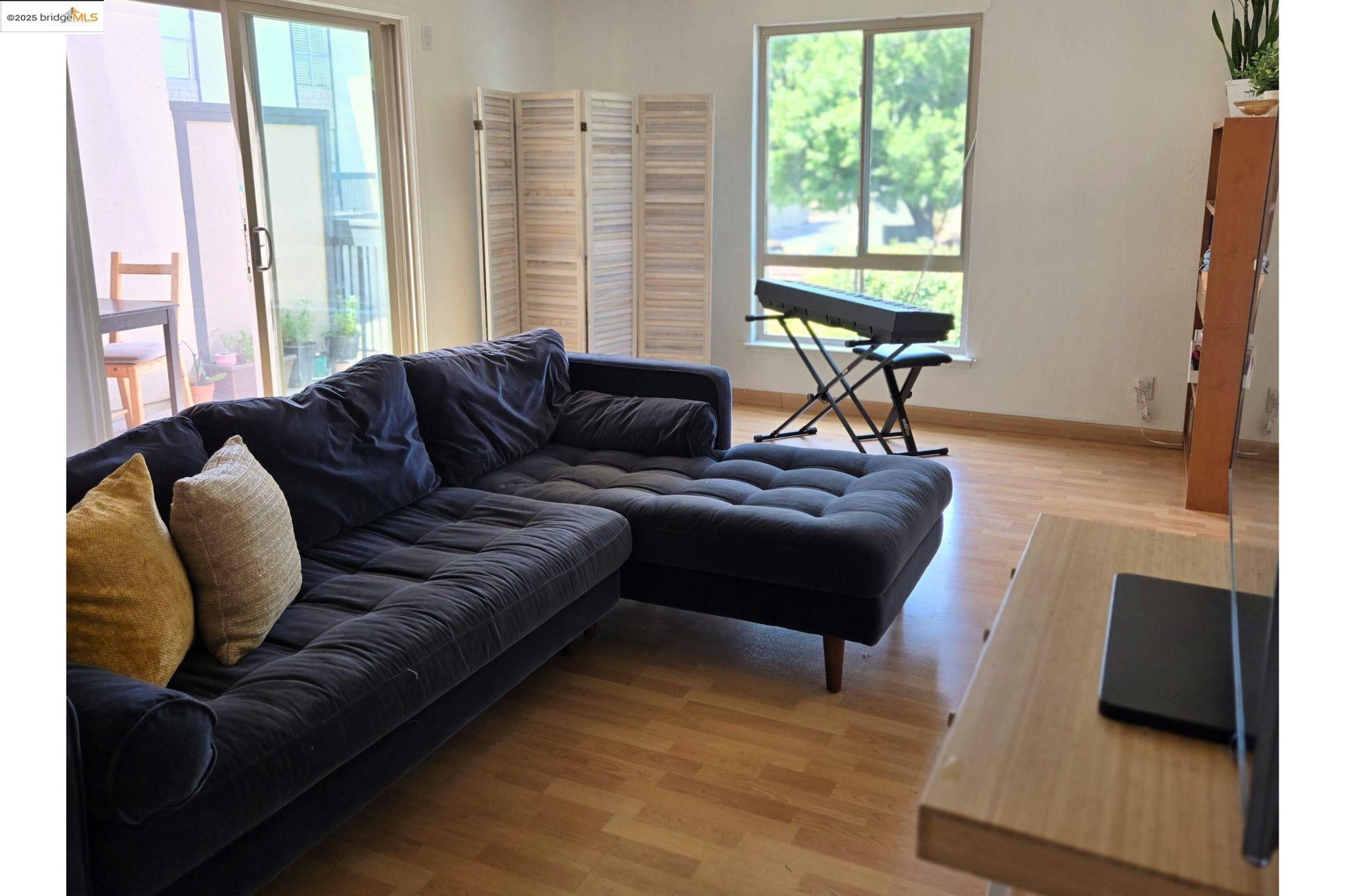 Detail Gallery Image 5 of 27 For 2036 Sierra Rd #2,  Concord,  CA 94518 - 3 Beds | 2 Baths