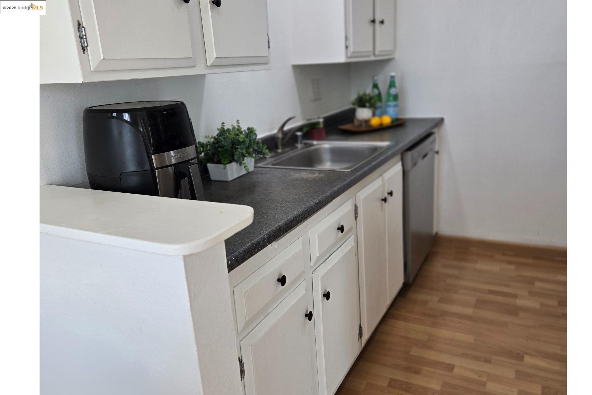 Detail Gallery Image 7 of 27 For 2036 Sierra Rd #2,  Concord,  CA 94518 - 3 Beds | 2 Baths