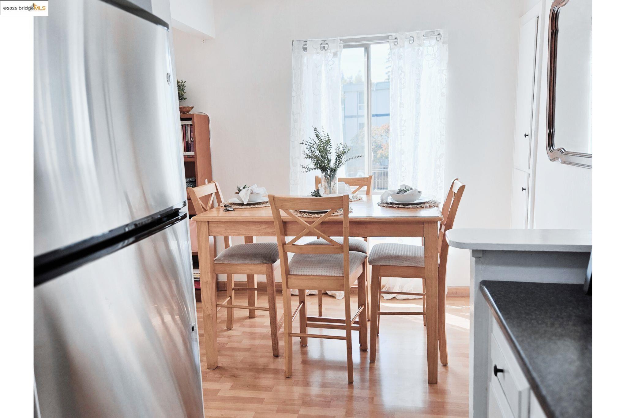 Detail Gallery Image 9 of 27 For 2036 Sierra Rd #2,  Concord,  CA 94518 - 3 Beds | 2 Baths