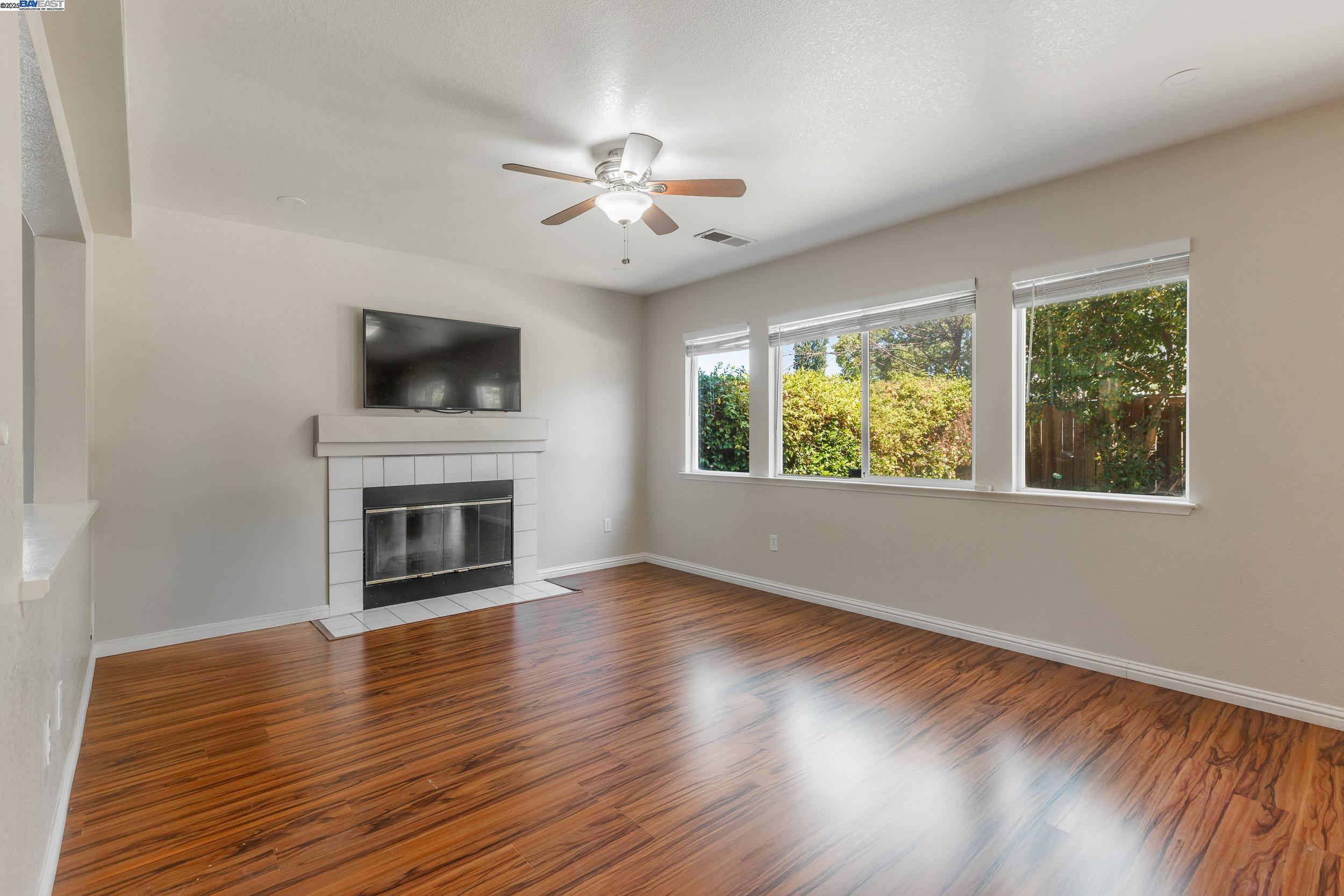 Detail Gallery Image 8 of 34 For 785 Shelborne Dr, Tracy,  CA 95377 - 3 Beds | 2/1 Baths