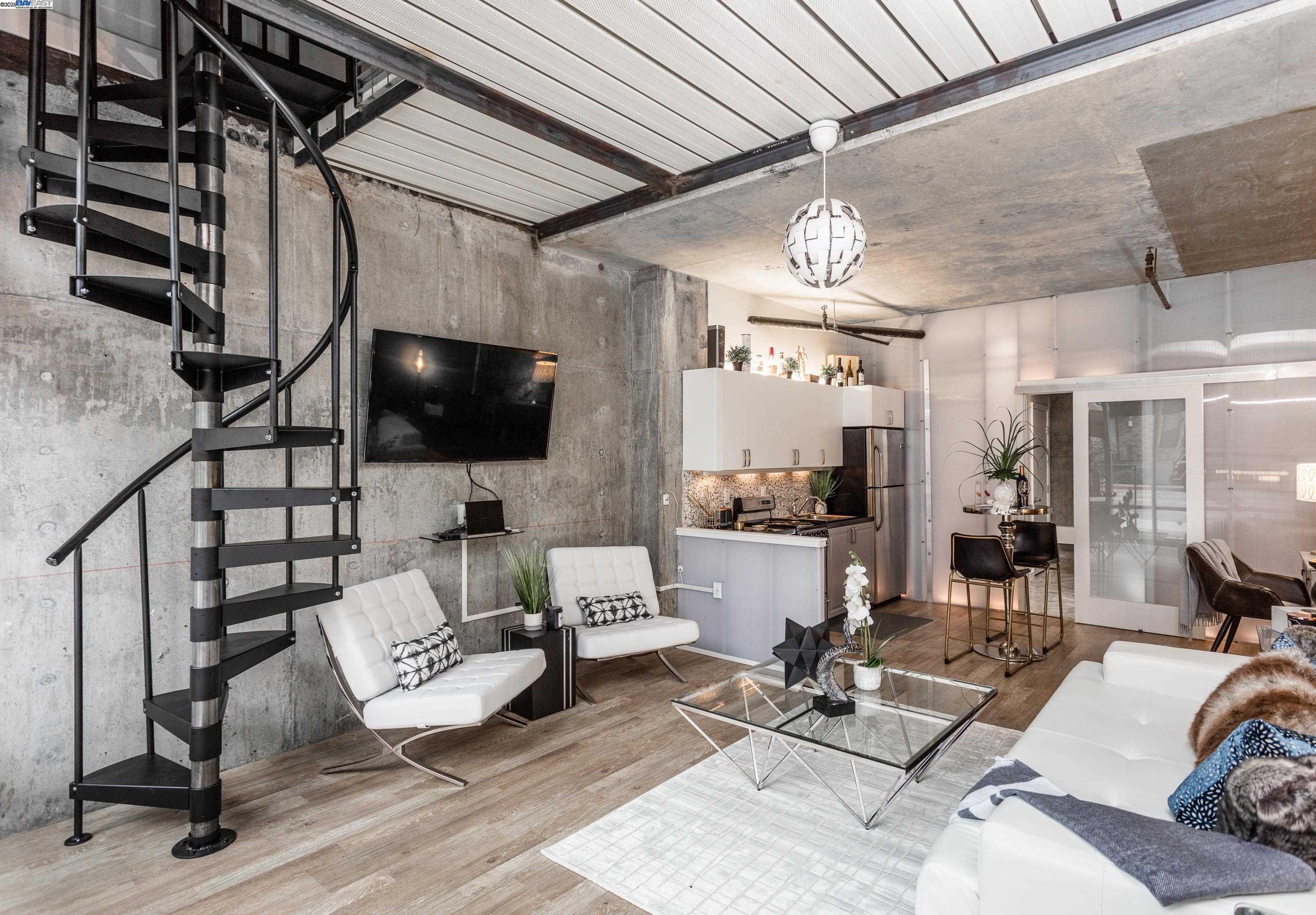 Photo #5: 41103415 Listing 