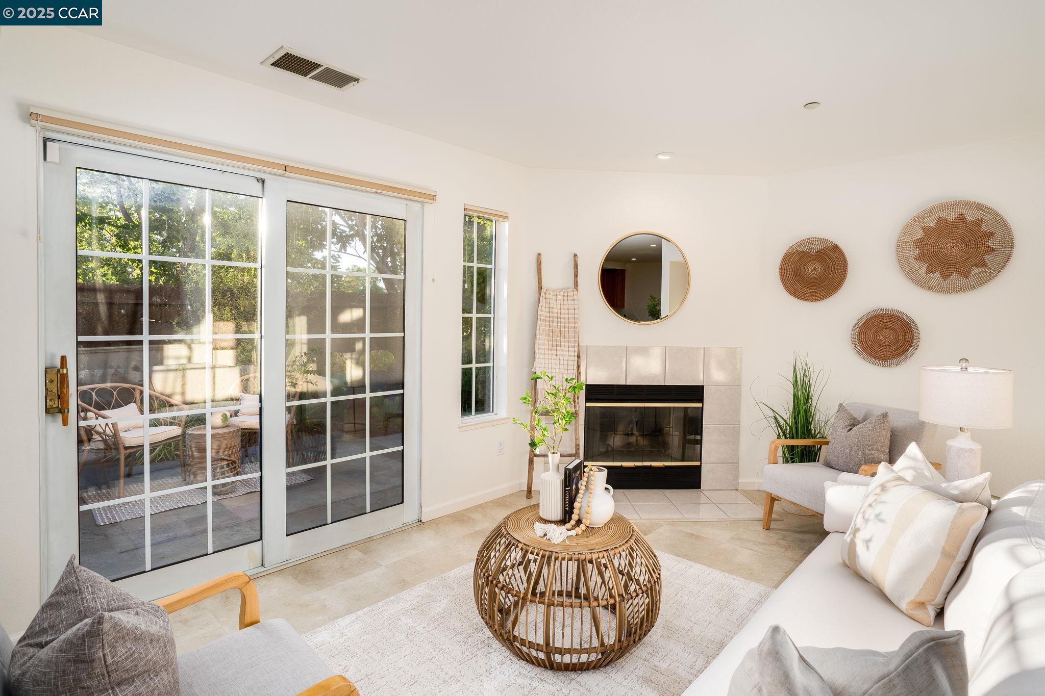 Detail Gallery Image 11 of 60 For 302 Columbia Cir, Benicia,  CA 94510 - 2 Beds | 2 Baths