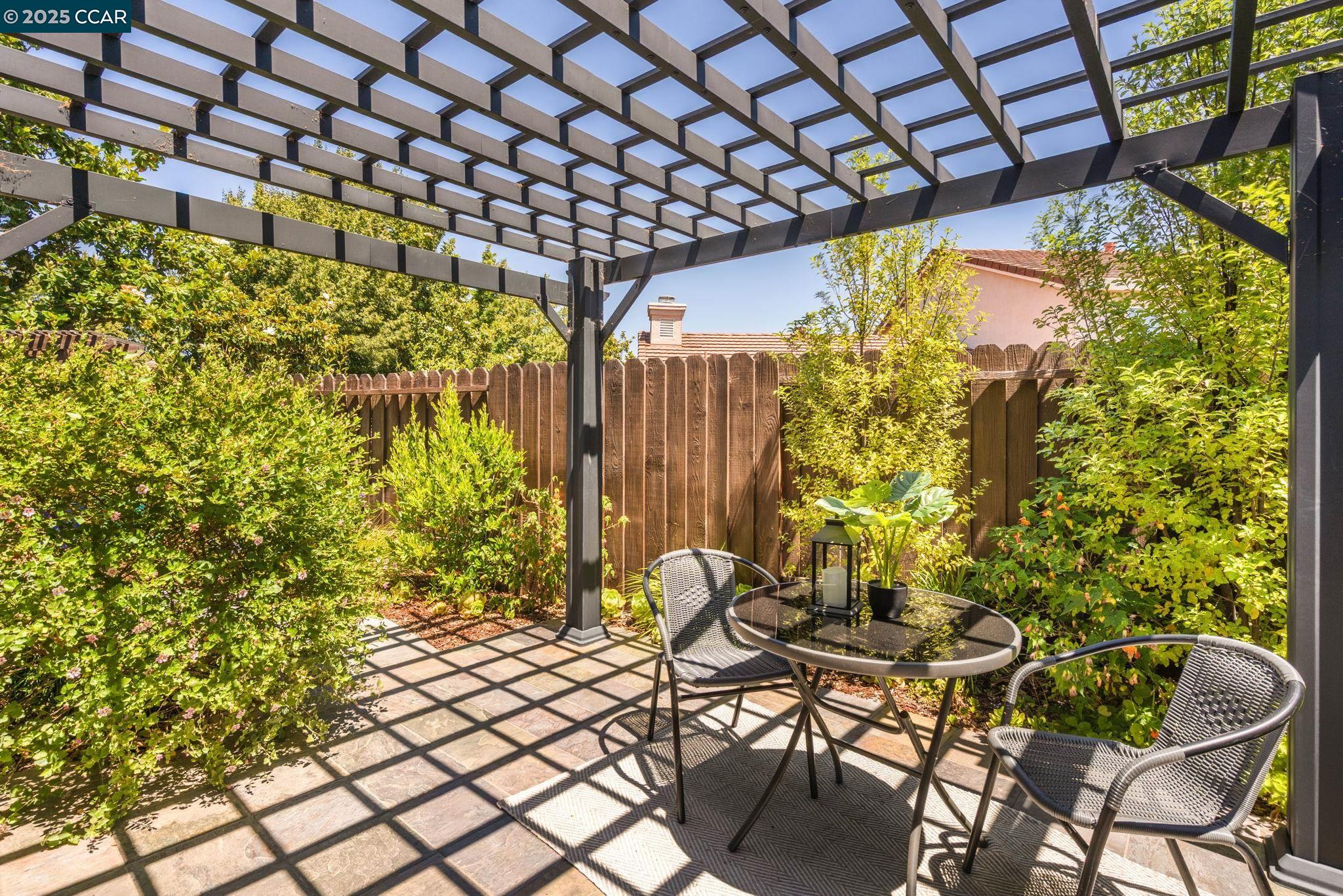 Detail Gallery Image 27 of 60 For 302 Columbia Cir, Benicia,  CA 94510 - 2 Beds | 2 Baths