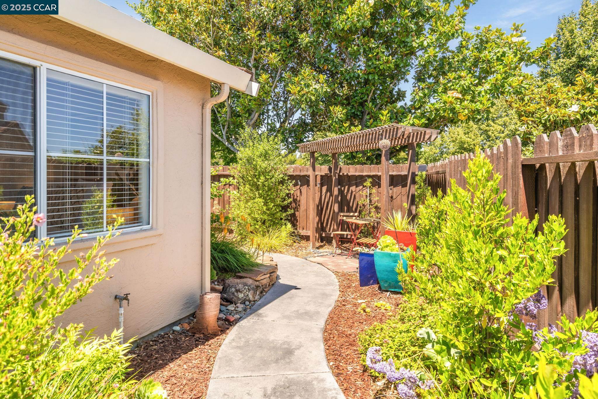 Detail Gallery Image 30 of 60 For 302 Columbia Cir, Benicia,  CA 94510 - 2 Beds | 2 Baths